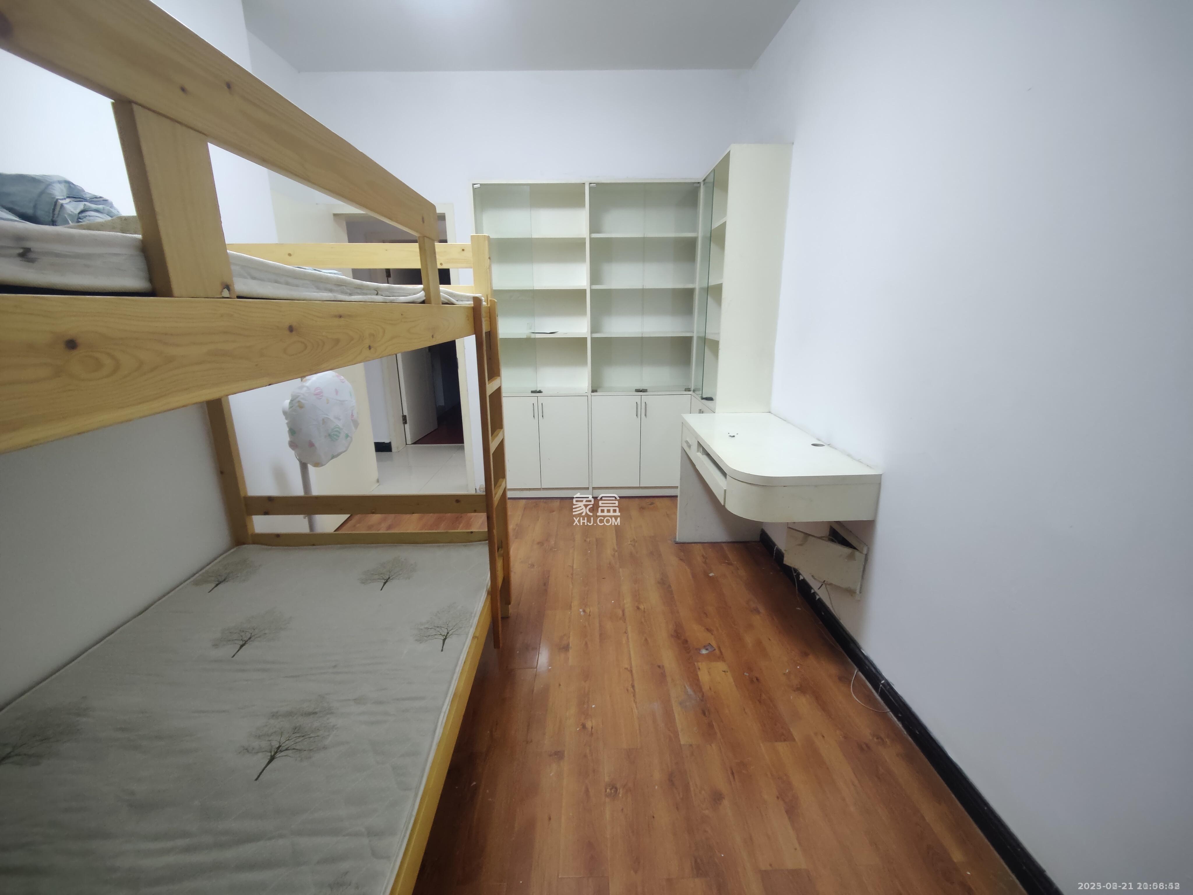 西岸润泽府  4室2厅2卫   3400.00元/月室内图