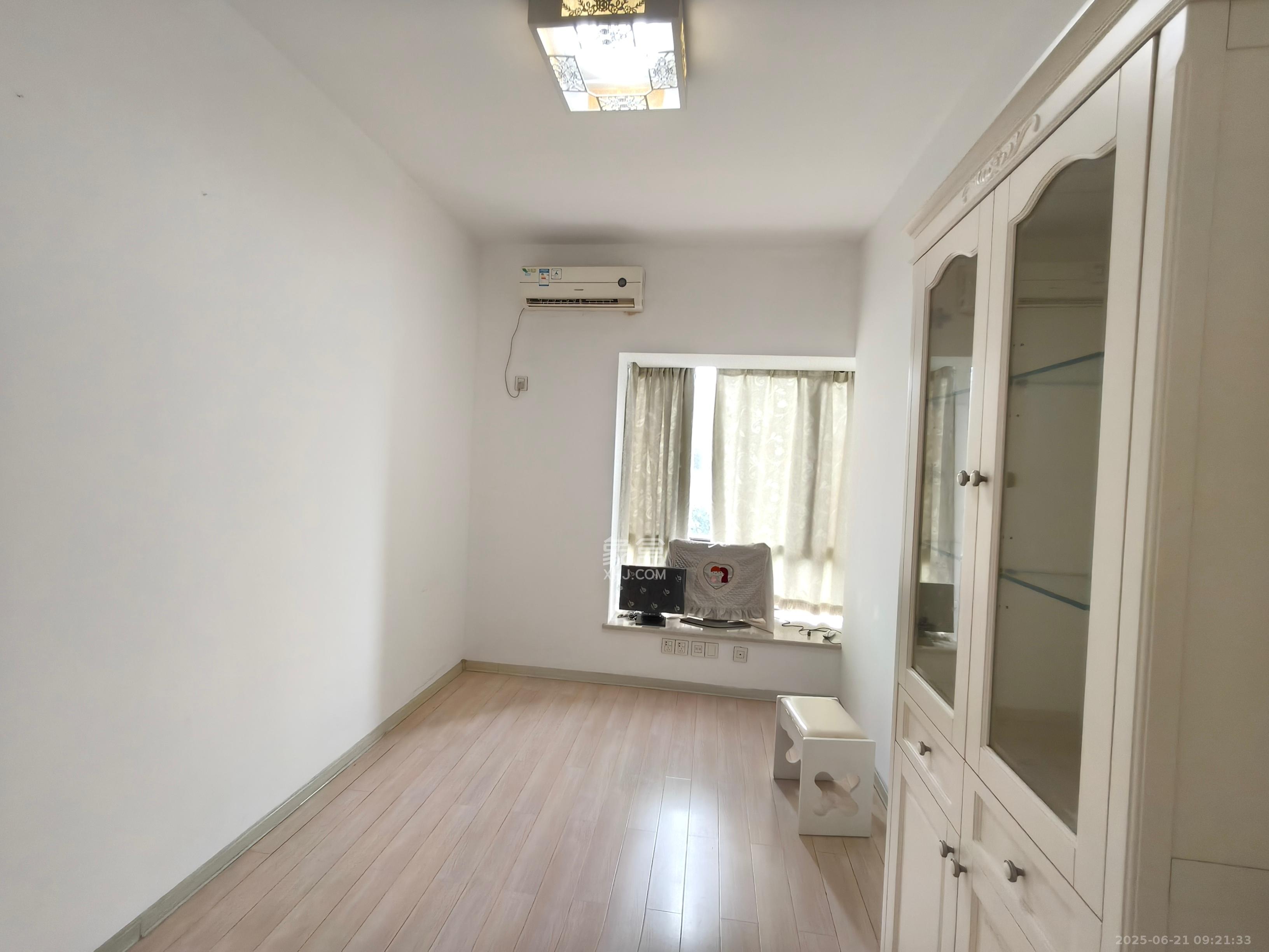 梦网景园  4室2厅2卫   3600.00元/月室内图