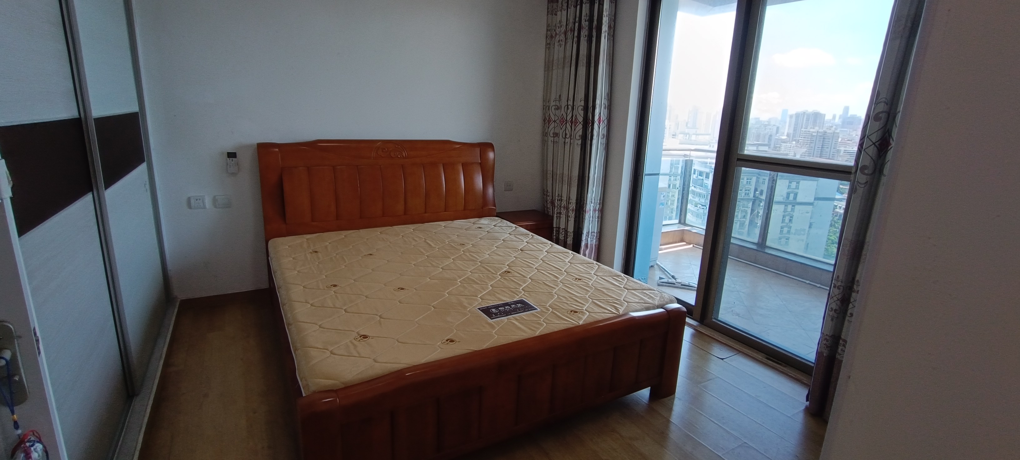 外滩中心  1室1厅1卫    2500.0元/月 外滩中心  1室1厅1卫    2500.0元/月室内图