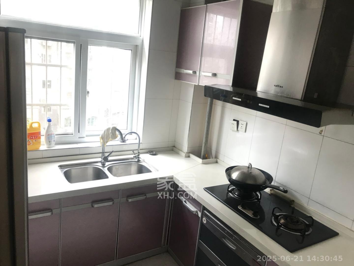 嘉盛华庭(一期、二期、三期) 3室2厅2卫 3000.0元/月 嘉盛华庭(一期、二期、三期) 3室2厅2卫 3000.0元/月室内图