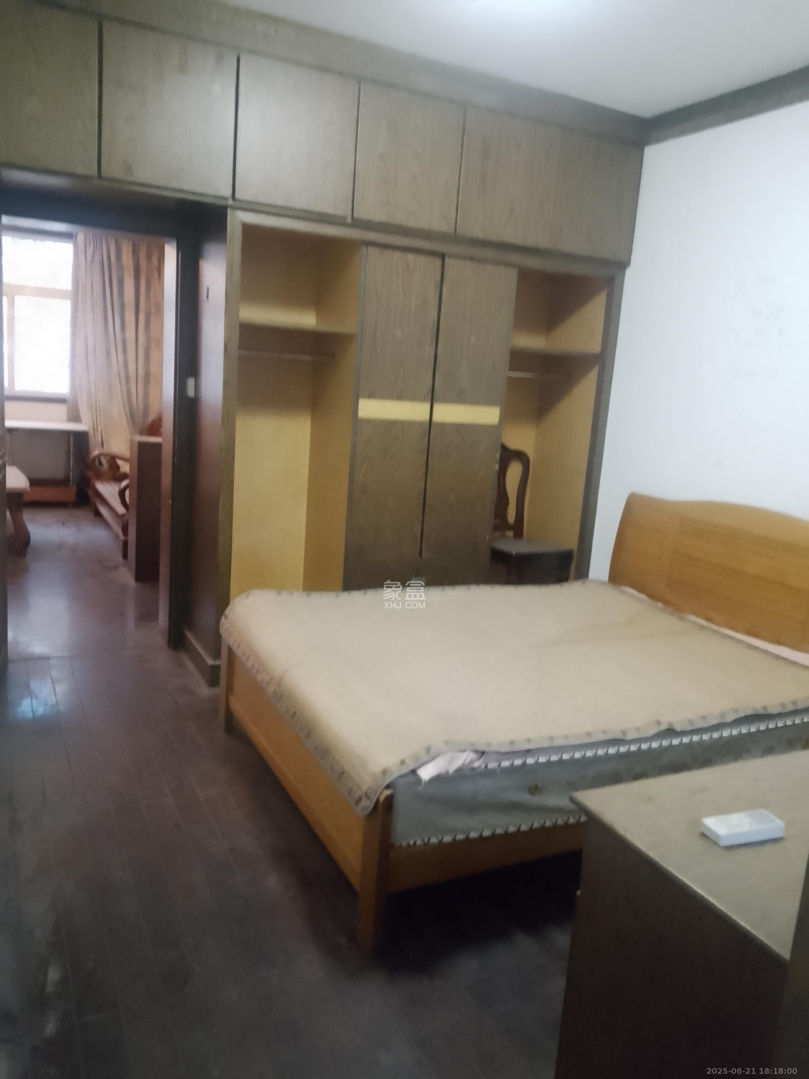 南湖路水工机械厂宿舍 1室2厅1卫 1800.0元/月 南湖路水工机械厂宿舍 1室2厅1卫 1800.0元/月室内图