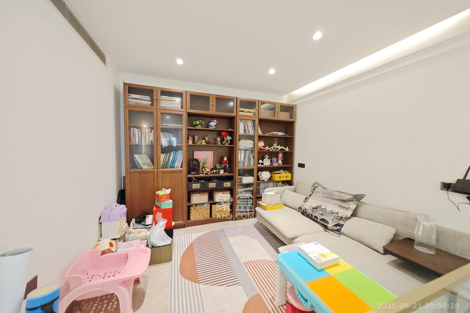 建发中央悦府  5室2厅2卫   225.00万其他