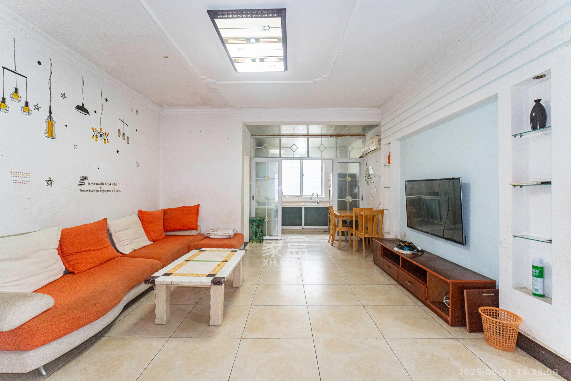 湘绣城 2室2厅1卫 36.0万 湘绣城 2室2厅1卫 36.0万客厅