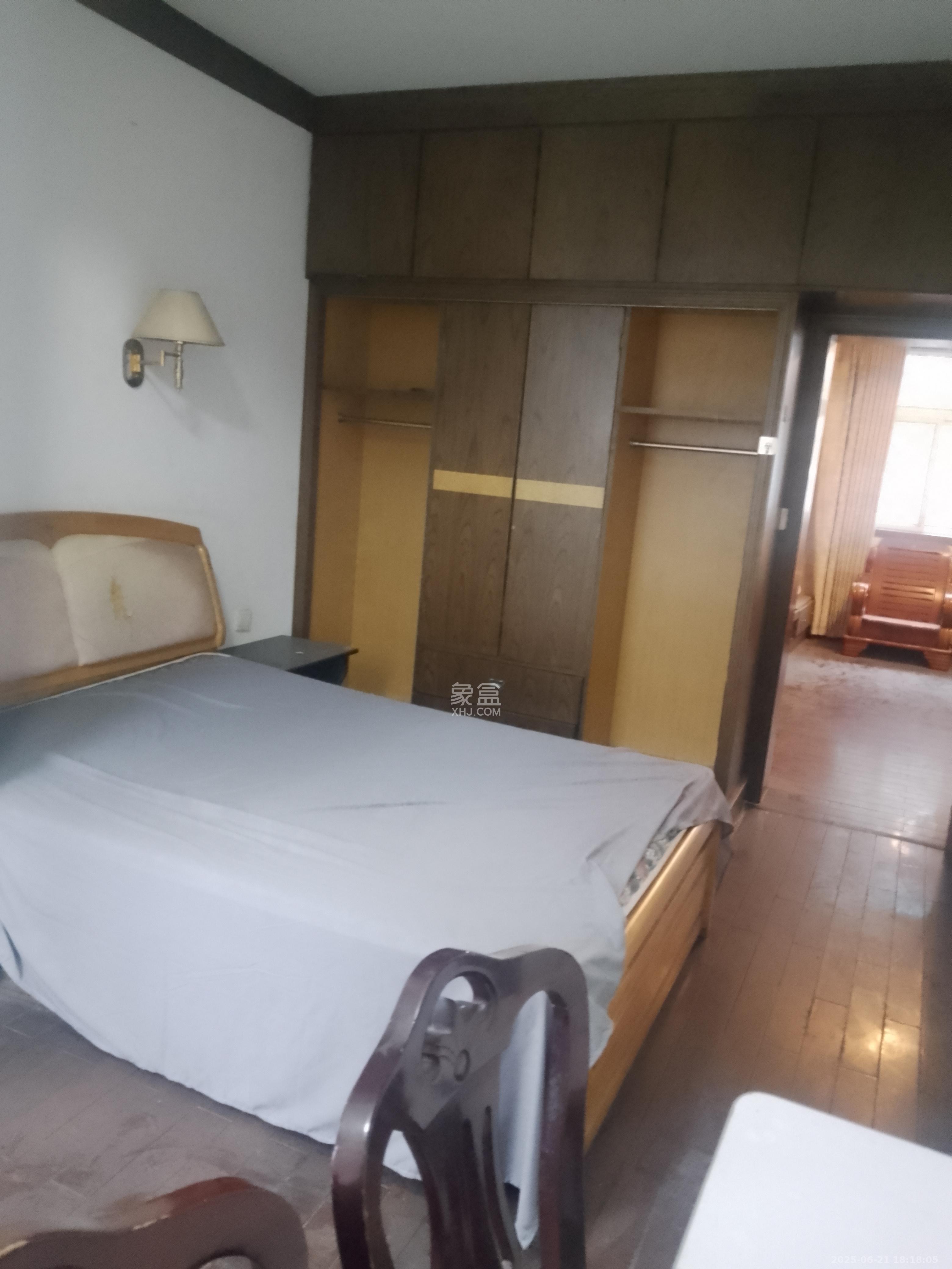 南湖路水工机械厂宿舍 1室2厅1卫 1800.0元/月 南湖路水工机械厂宿舍 1室2厅1卫 1800.0元/月室内图