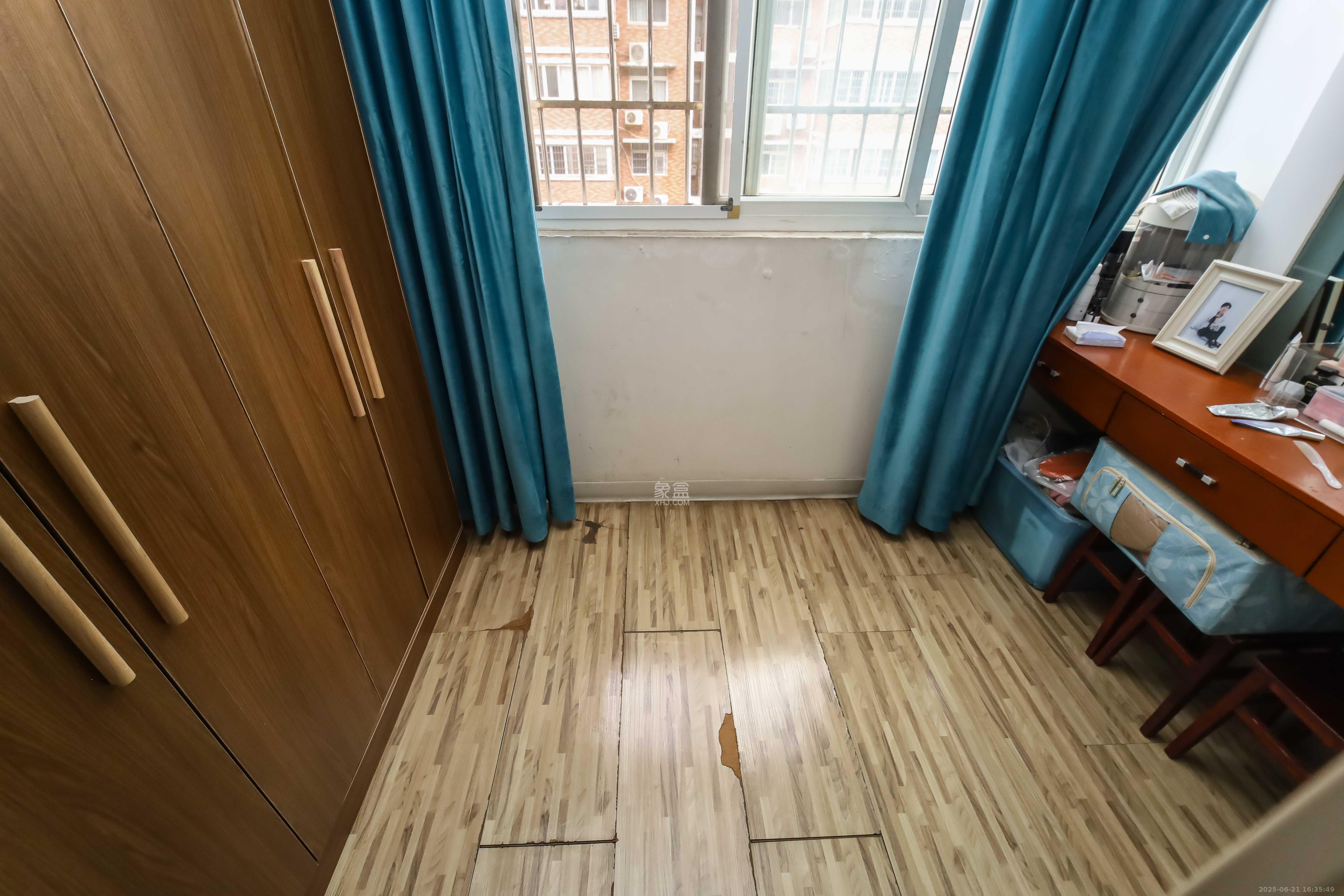 嘉盛逸林园(新合村综合楼) 3室2厅2卫 102.0万 嘉盛逸林园(新合村综合楼) 3室2厅2卫 102.0万阳台