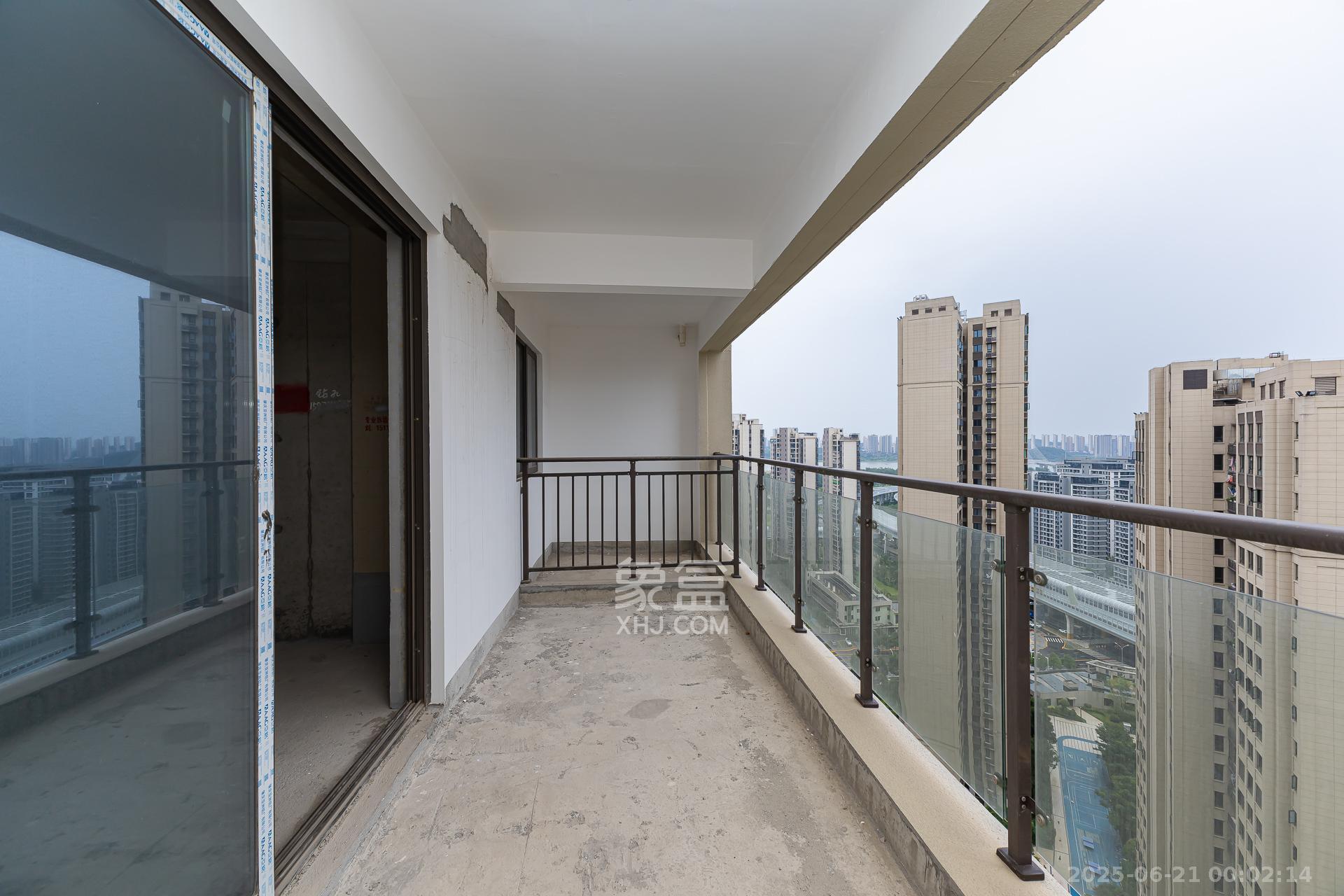 润和湘江天地D区 4室2厅2卫 139.0万 润和湘江天地D区 4室2厅2卫 139.0万阳台