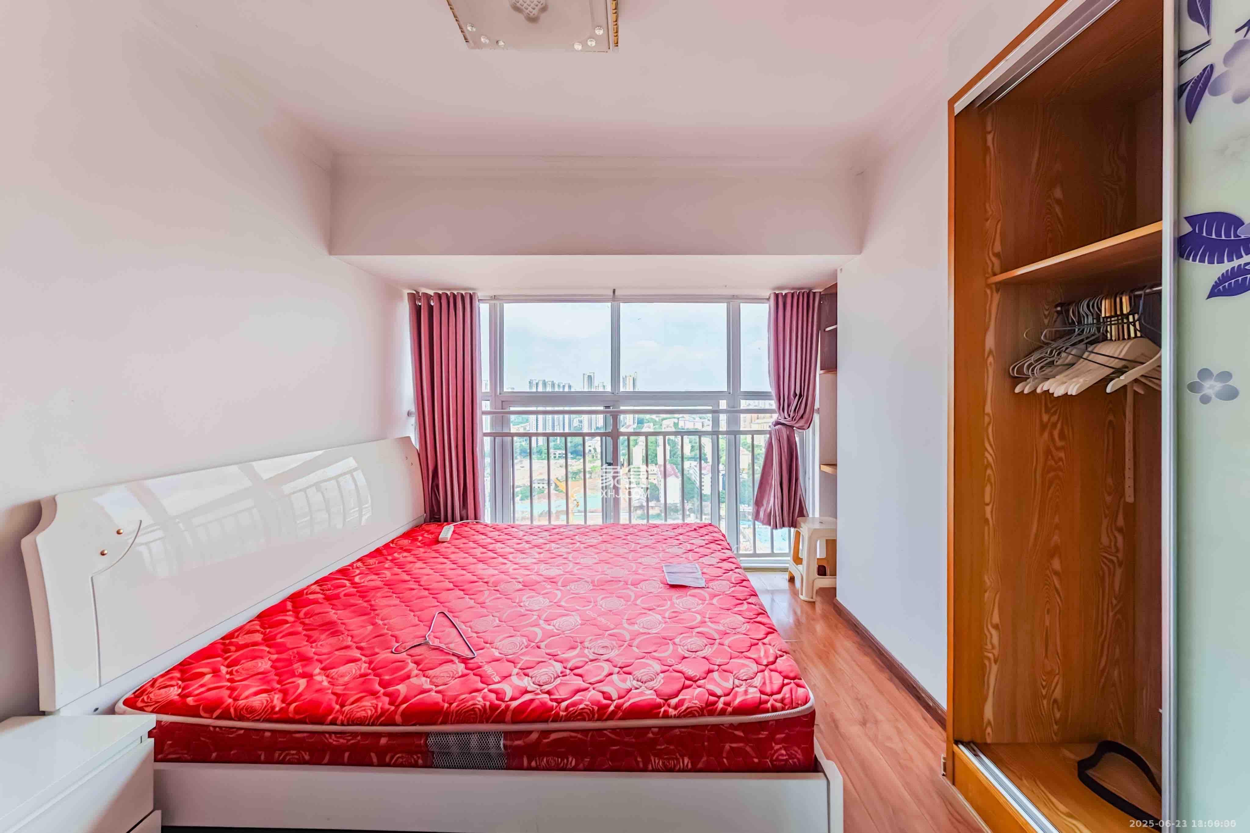 金色loft(鑫秋大厦)  2室2厅1卫    2000.0元/月 金色loft(鑫秋大厦)  2室2厅1卫    2000.0元/月室内图