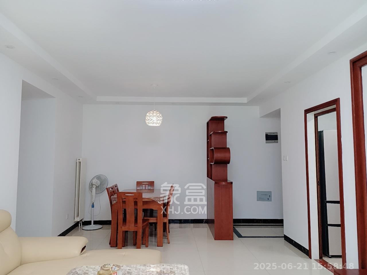 怡海星城 3室2厅2卫 2500.0元/月 怡海星城 3室2厅2卫 2500.0元/月室内图