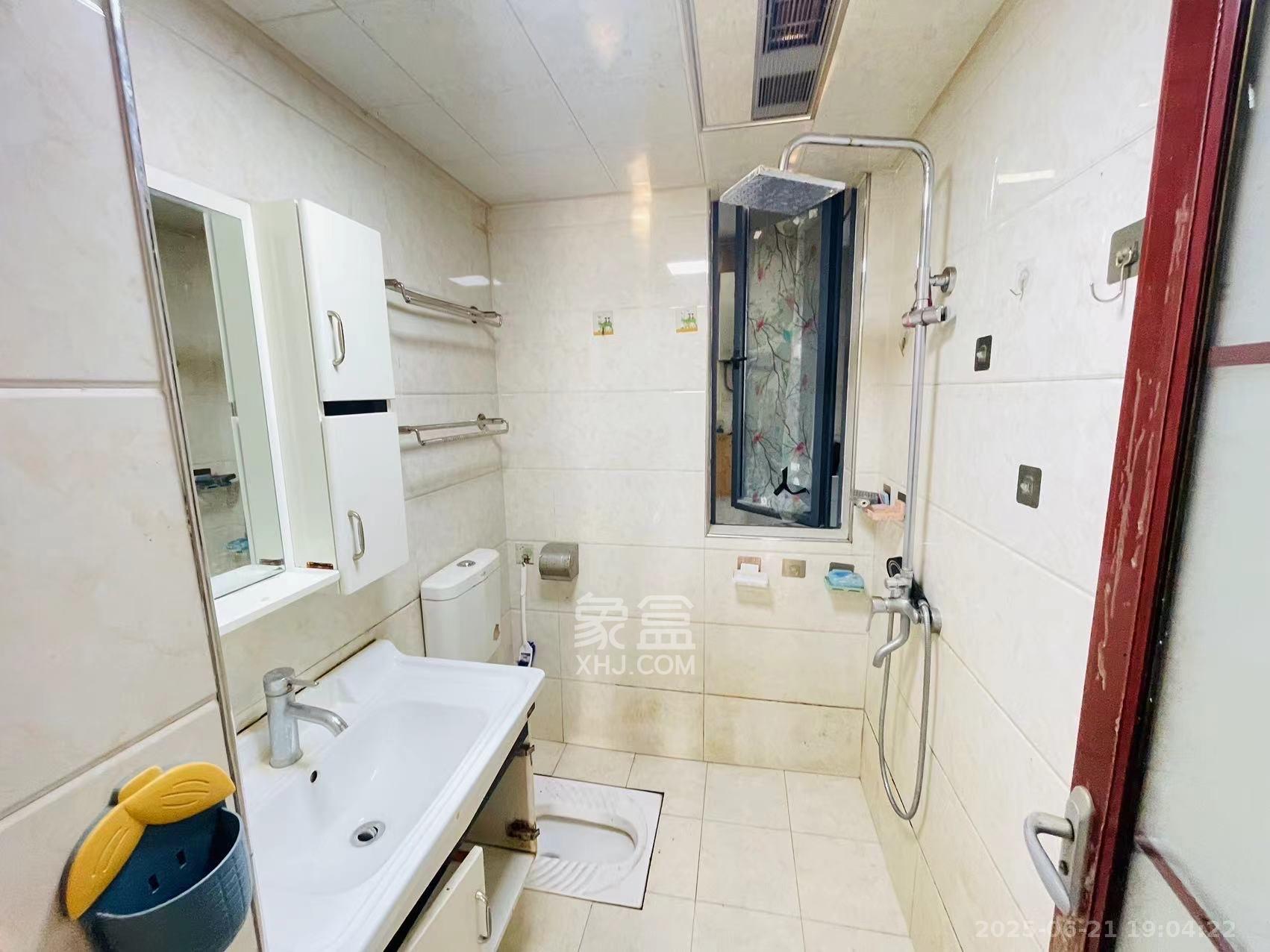 泰龙华府  3室2厅1卫   2400.00元/月室内图