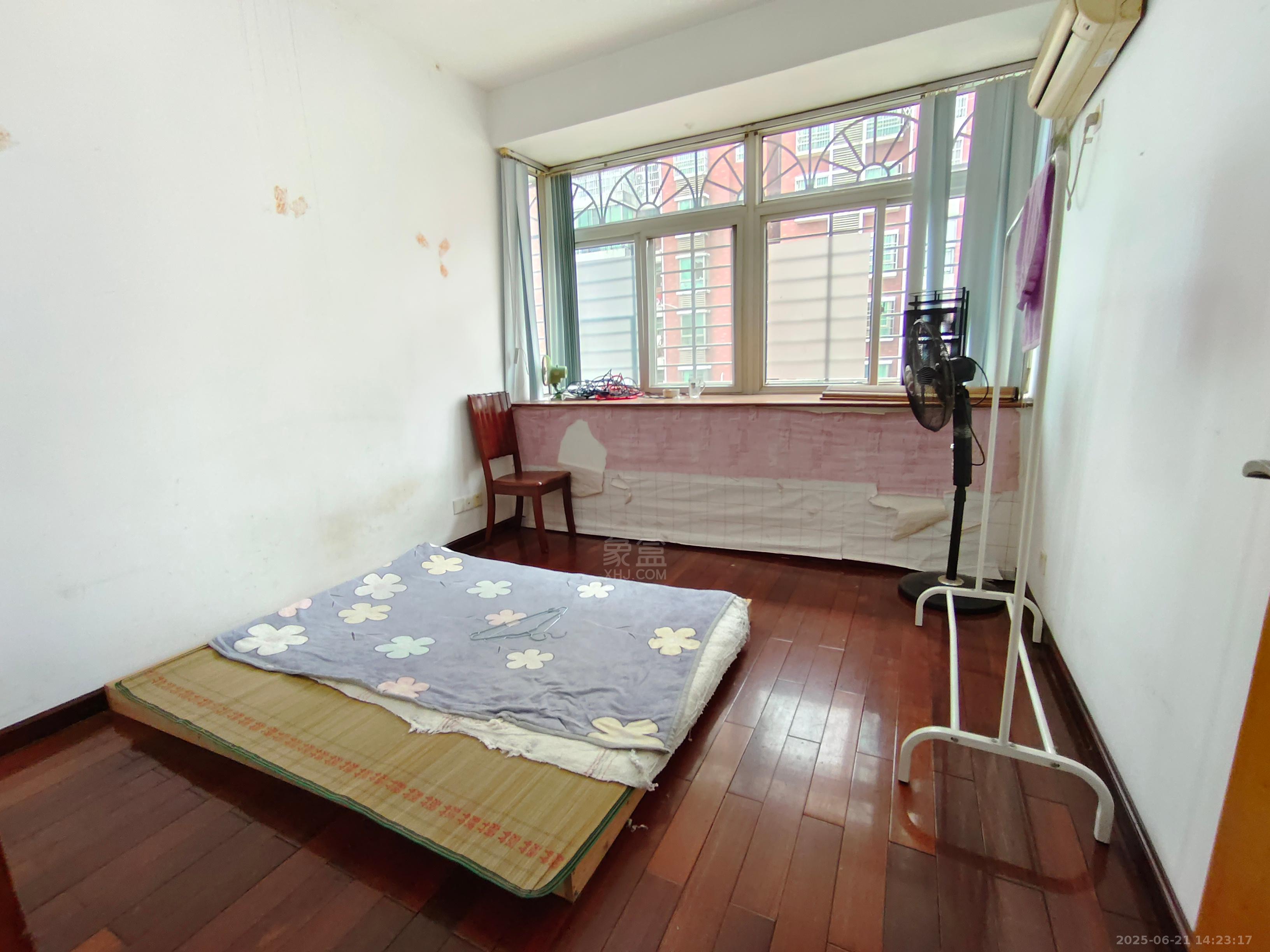 长城小区 4室2厅2卫 1350.0元/月 长城小区 4室2厅2卫 1350.0元/月室内图