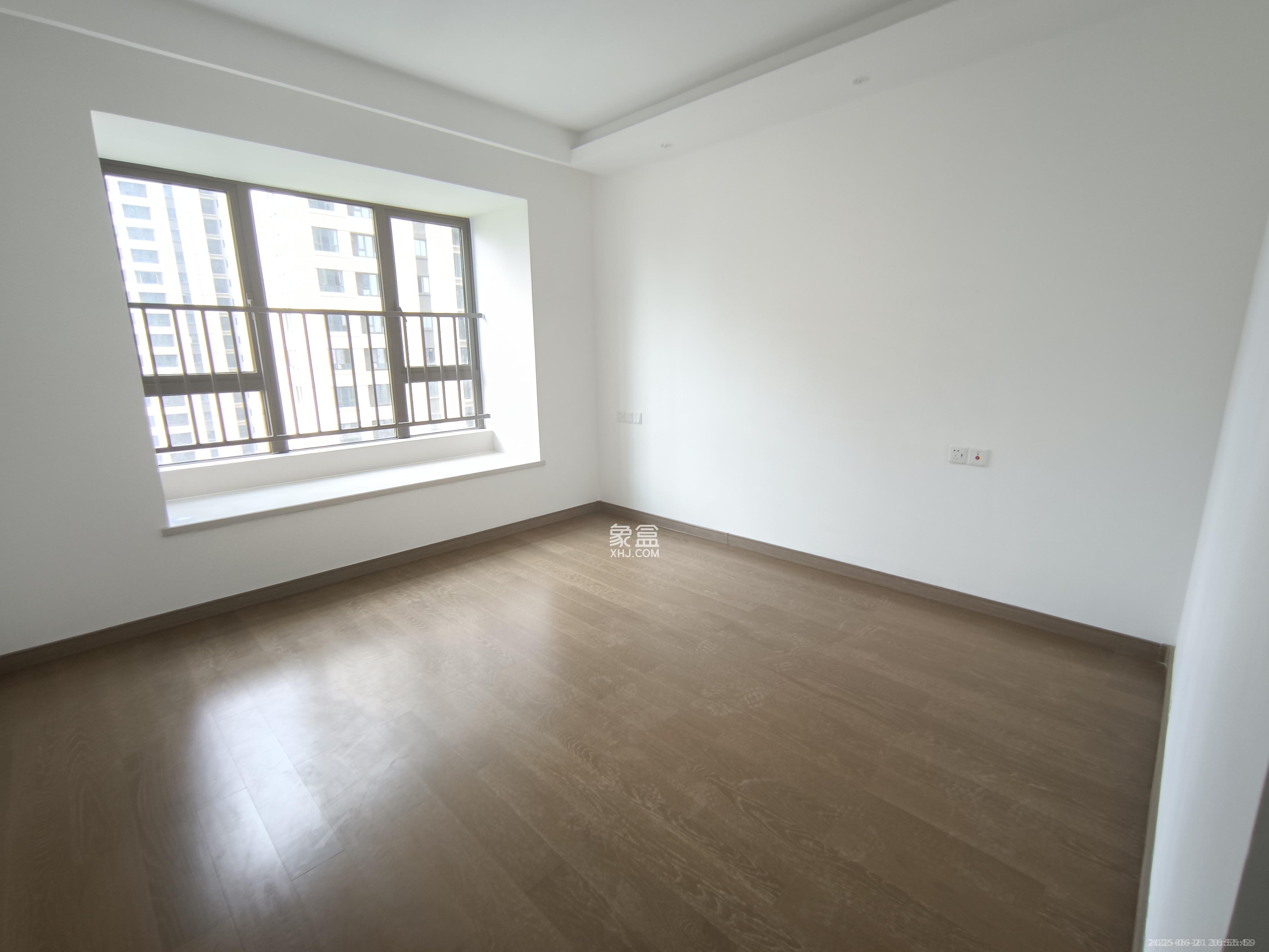 龙湖铂金中心(龙湖春江郦城) 3室2厅2卫 5000.0元/月 龙湖铂金中心(龙湖春江郦城) 3室2厅2卫 5000.0元/月室内图