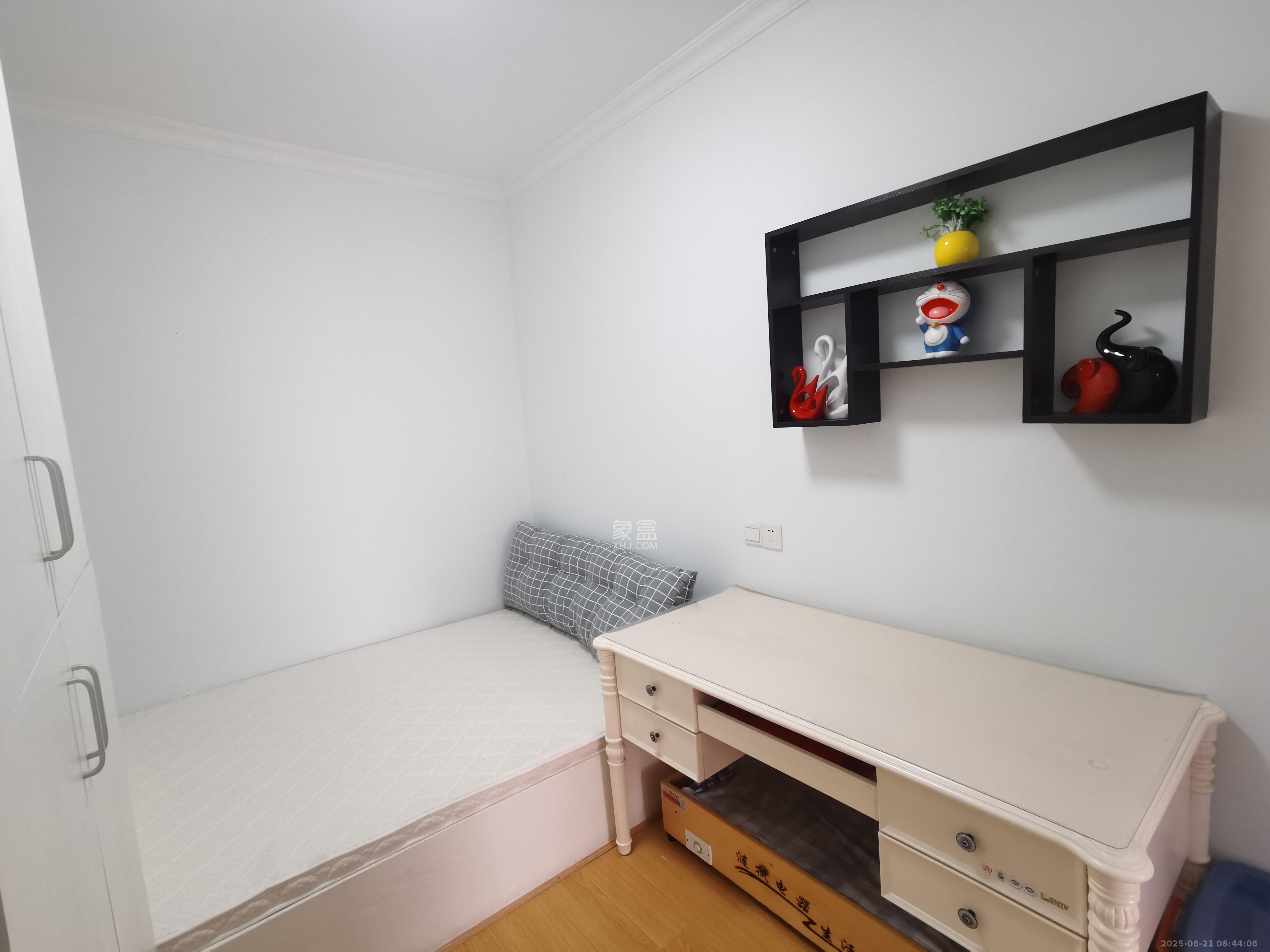 三一街区  3室2厅1卫   1800.00元/月室内图