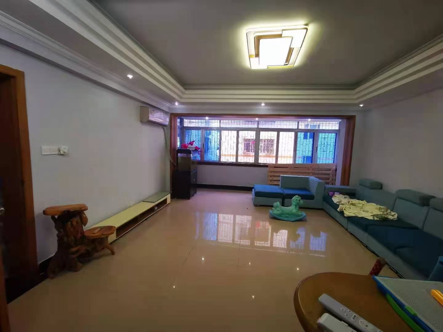 群芳花园 3室2厅2卫 2600.0元/月 群芳花园 3室2厅2卫 2600.0元/月室内图