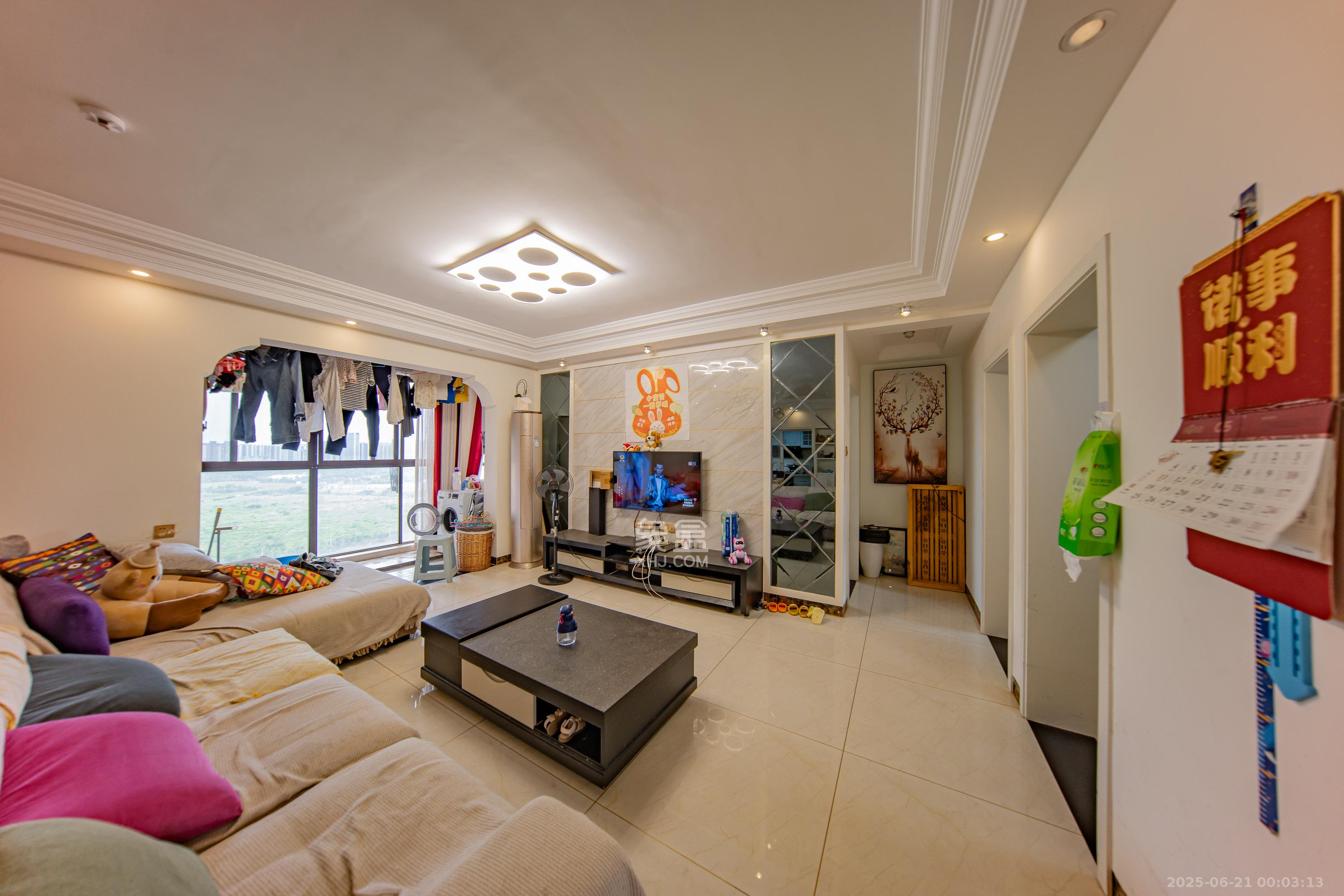 华润橡树湾 4室2厅2卫 102.8万 华润橡树湾 4室2厅2卫 102.8万客厅