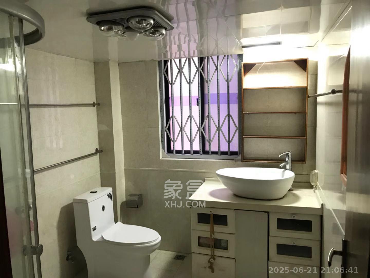 三江花中城 2室2厅1卫 2300.0元/月 三江花中城 2室2厅1卫 2300.0元/月室内图