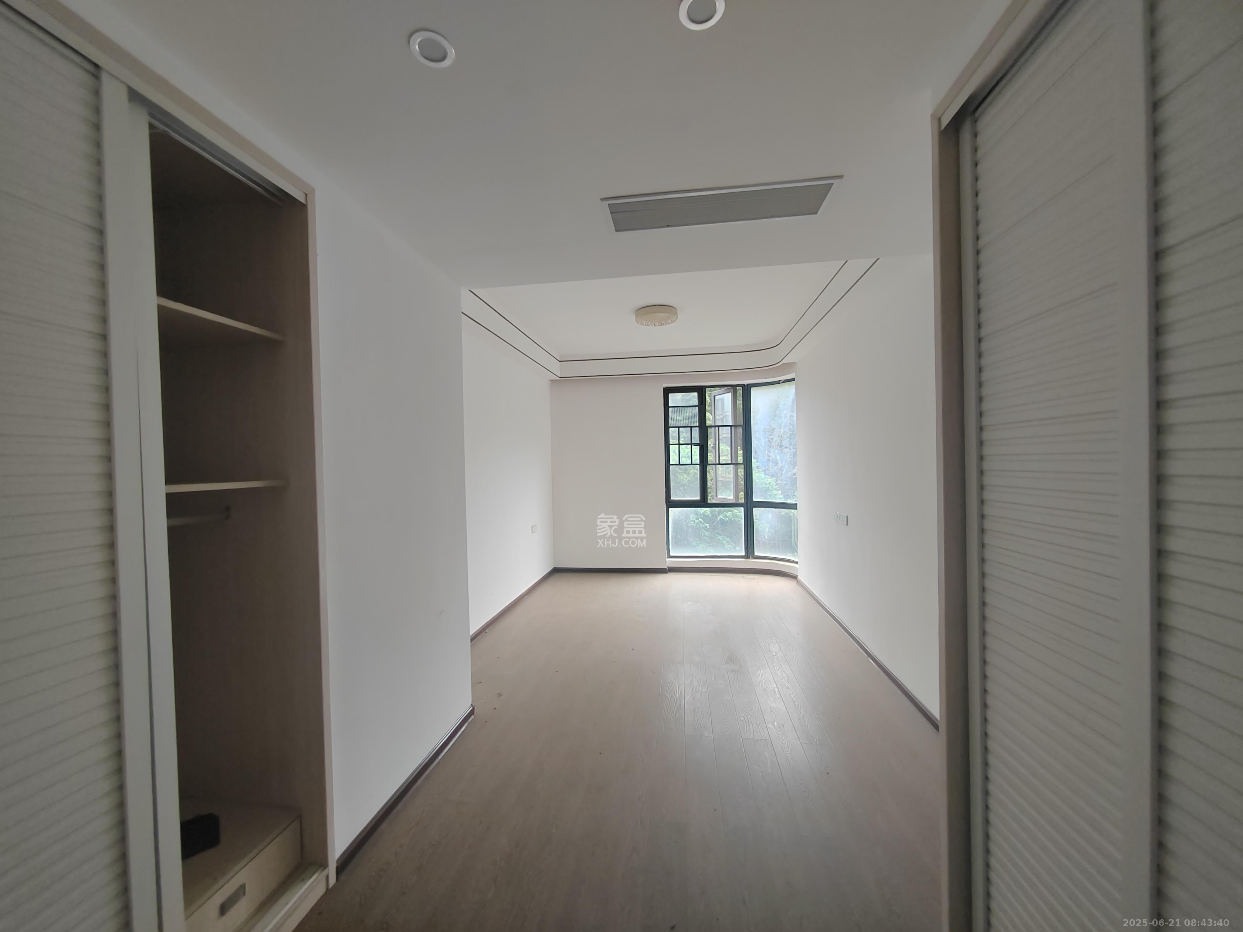 保利城(中航城国际社区、郡原美村) 4室2厅1卫 3800.0元/月 保利城(中航城国际社区、郡原美村) 4室2厅1卫 3800.0元/月室内图