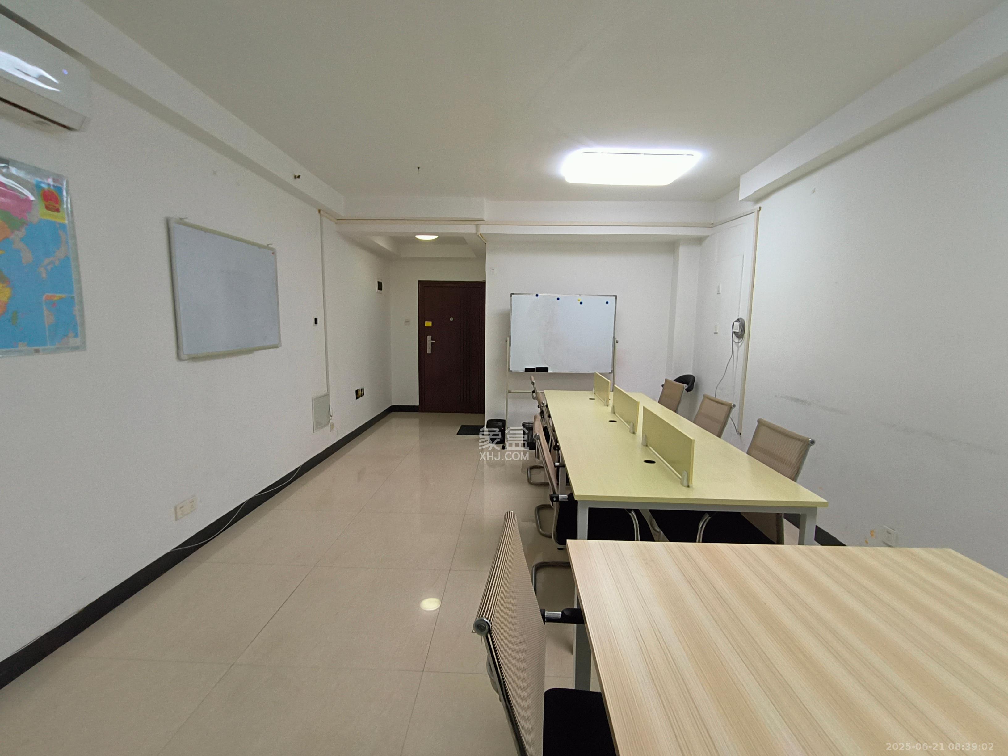 人瑞潇湘国际  1室1厅1卫    2400.0元/月 人瑞潇湘国际  1室1厅1卫    2400.0元/月室内图