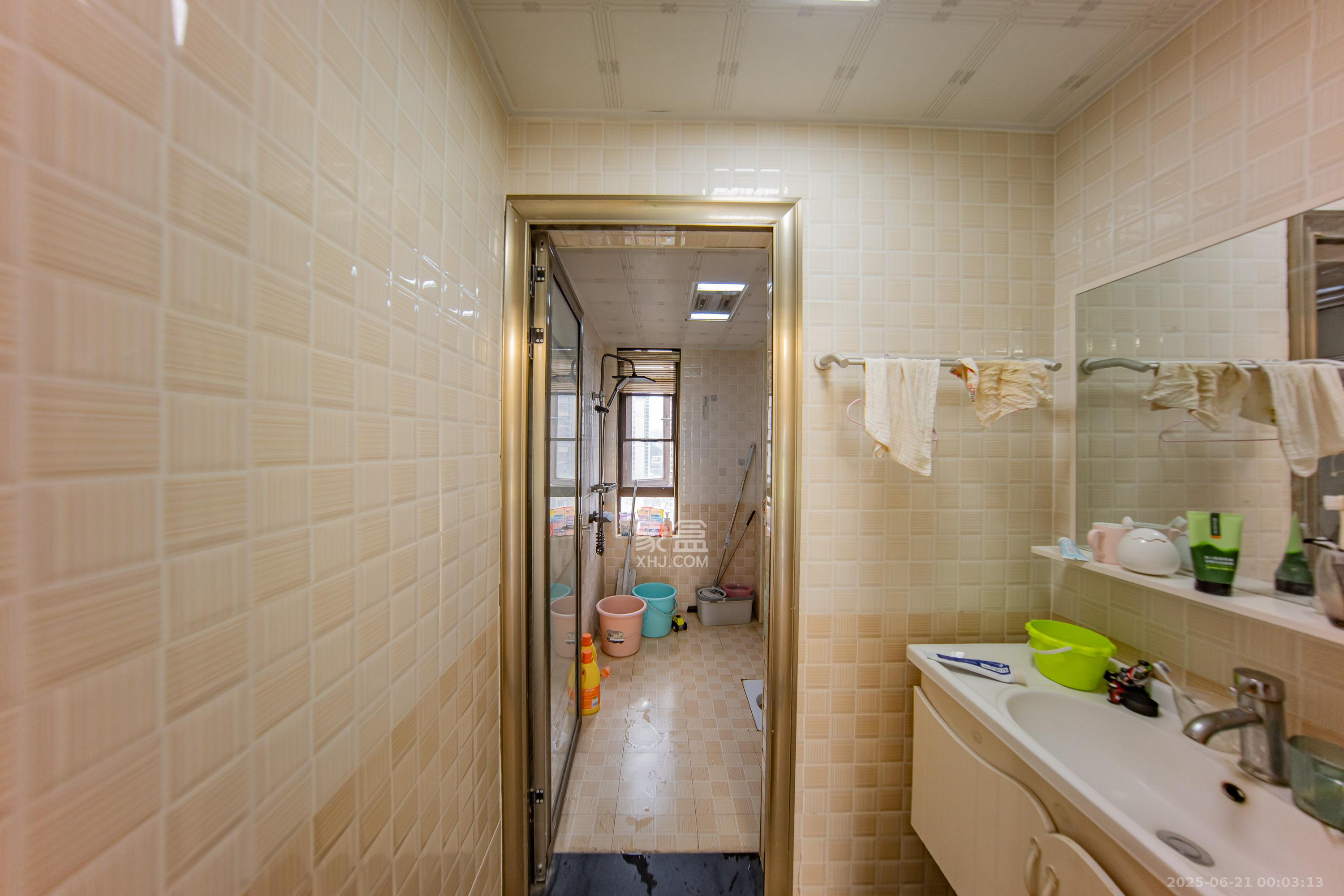 华润橡树湾 4室2厅2卫 102.8万 华润橡树湾 4室2厅2卫 102.8万卫生间