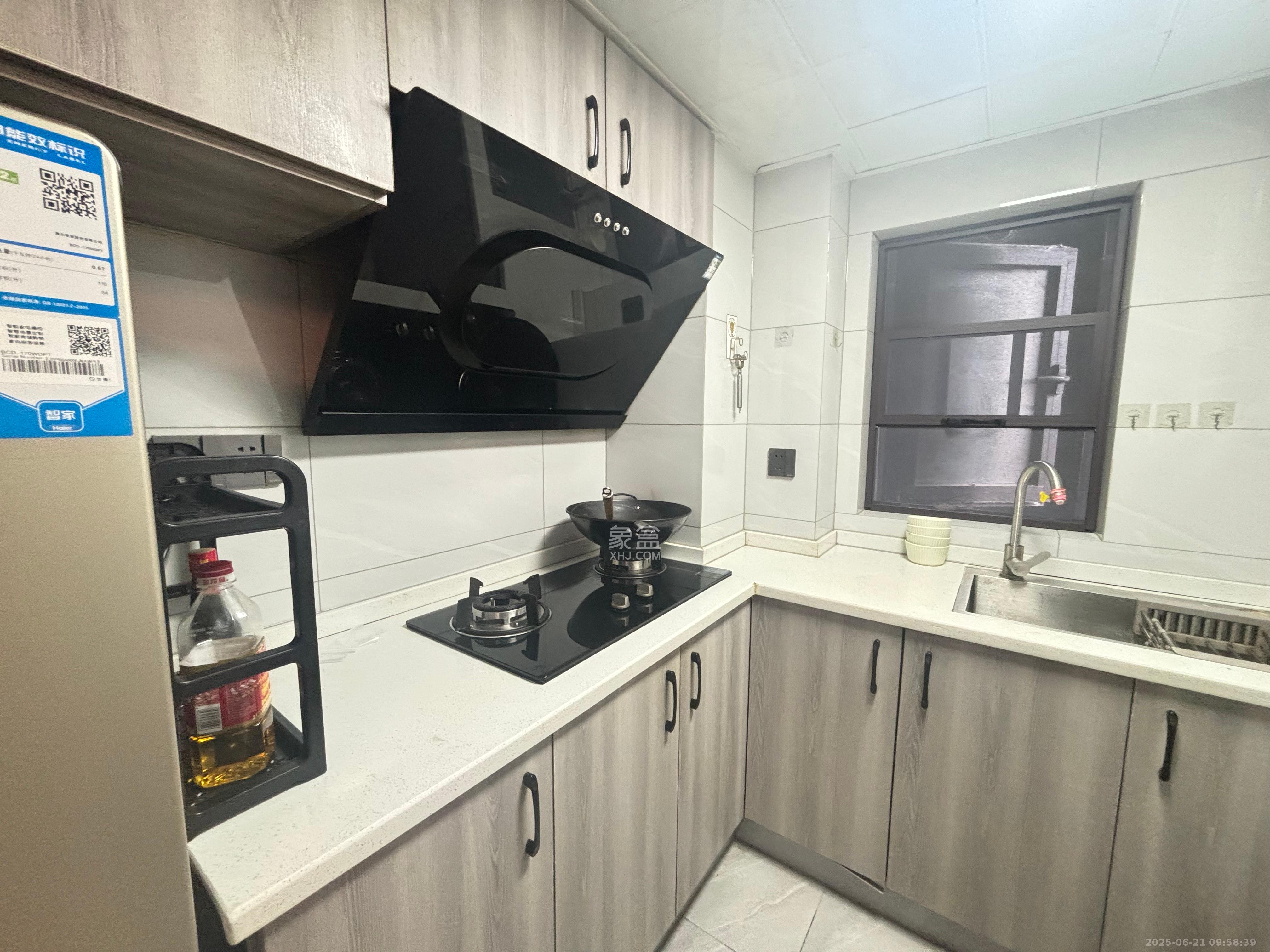 万科金色梦想B区  3室2厅2卫    2600.0元/月室内图