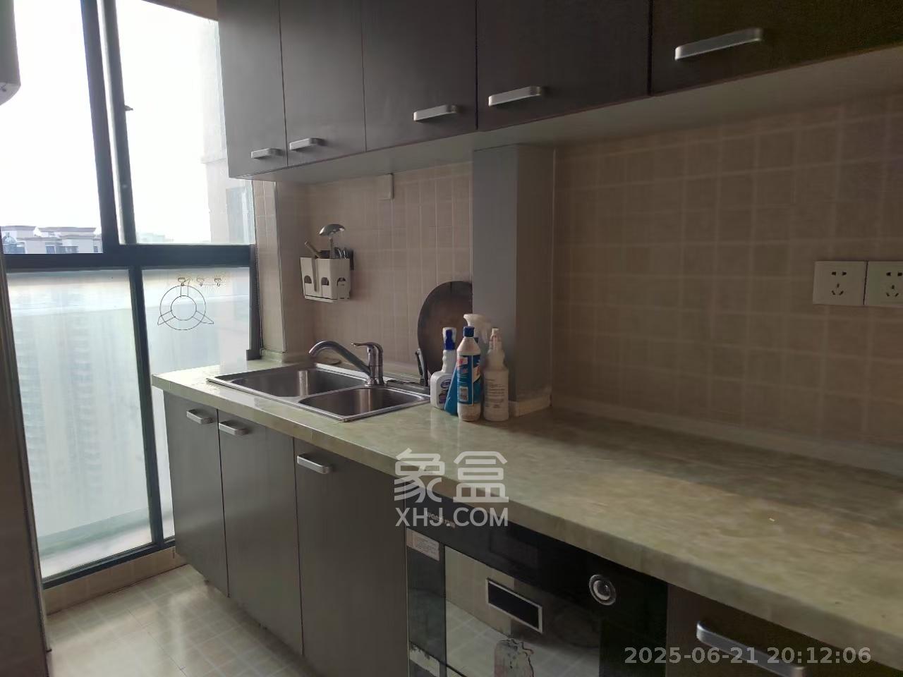 标志浪漫满屋(枫景公寓) 2室2厅1卫 1900.0元/月 标志浪漫满屋(枫景公寓) 2室2厅1卫 1900.0元/月室内图