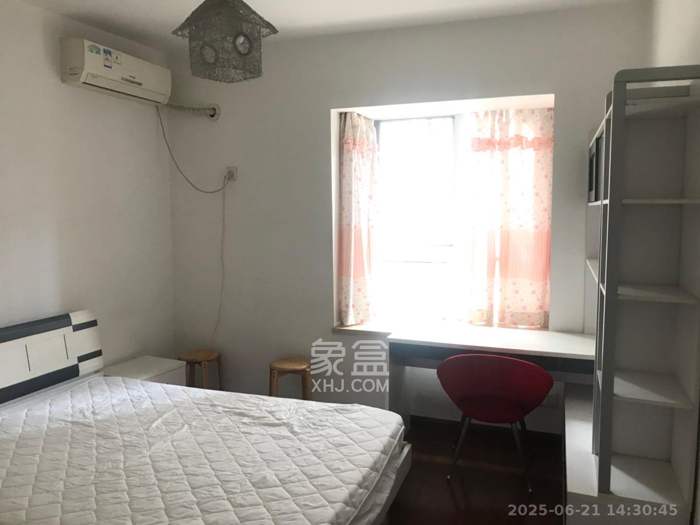 嘉盛华庭（一期、二期、三期）  3室2厅2卫    3000.0元/月室内图