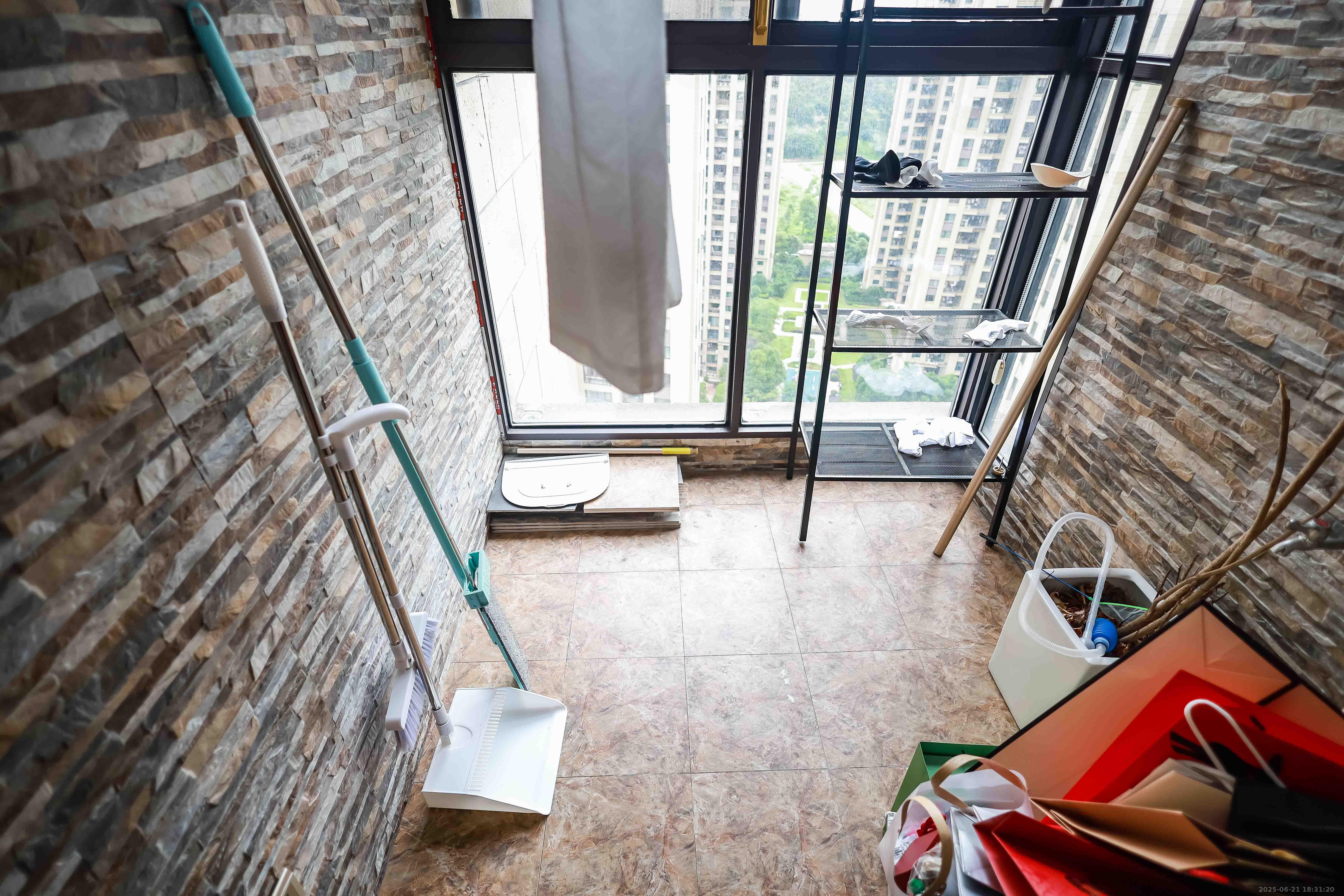 奥克斯缔壹城  3室2厅2卫    121.8万 奥克斯缔壹城  3室2厅2卫    121.8万阳台