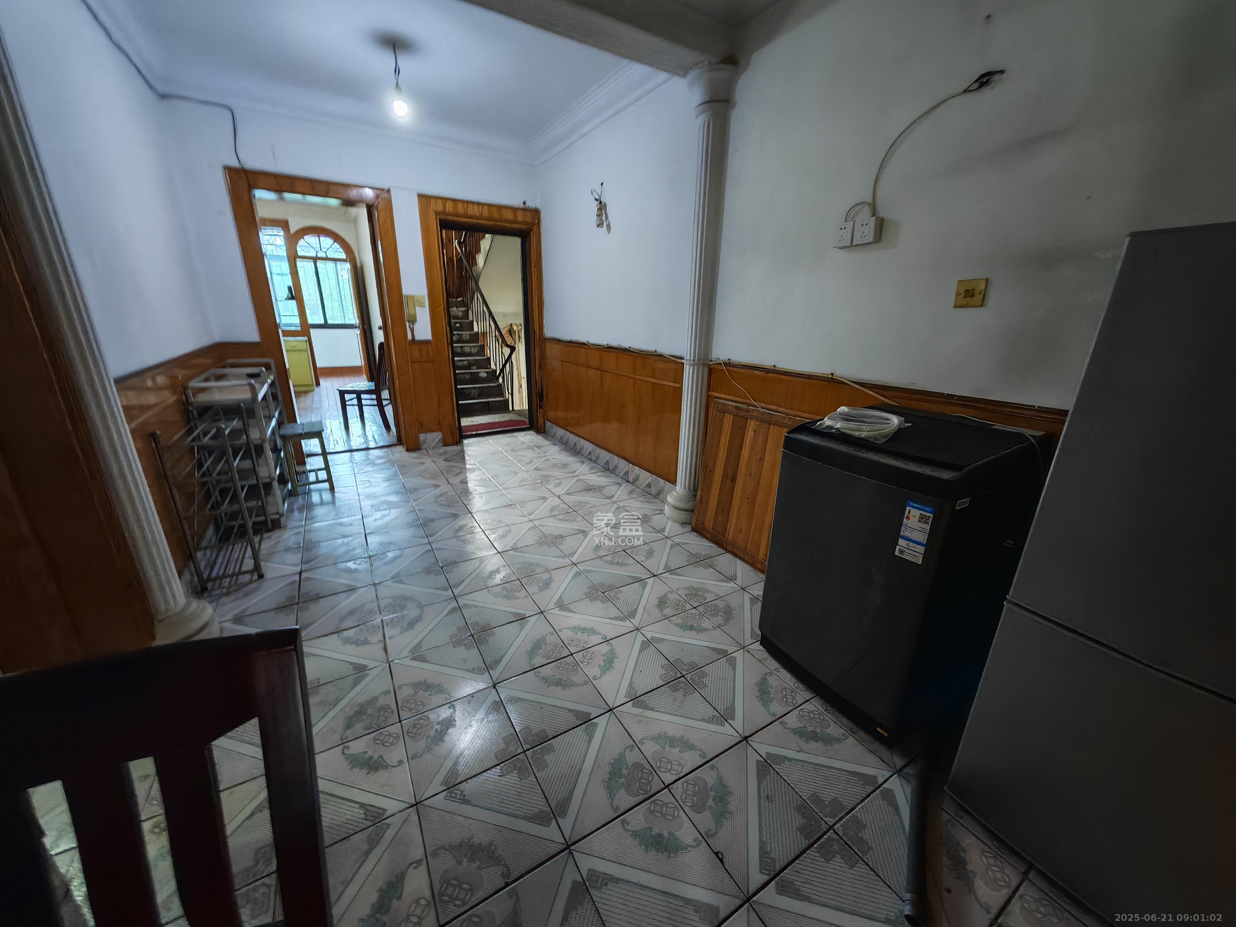 赛福尔公寓 3室1厅1卫 1000.0元/月 赛福尔公寓 3室1厅1卫 1000.0元/月室内图