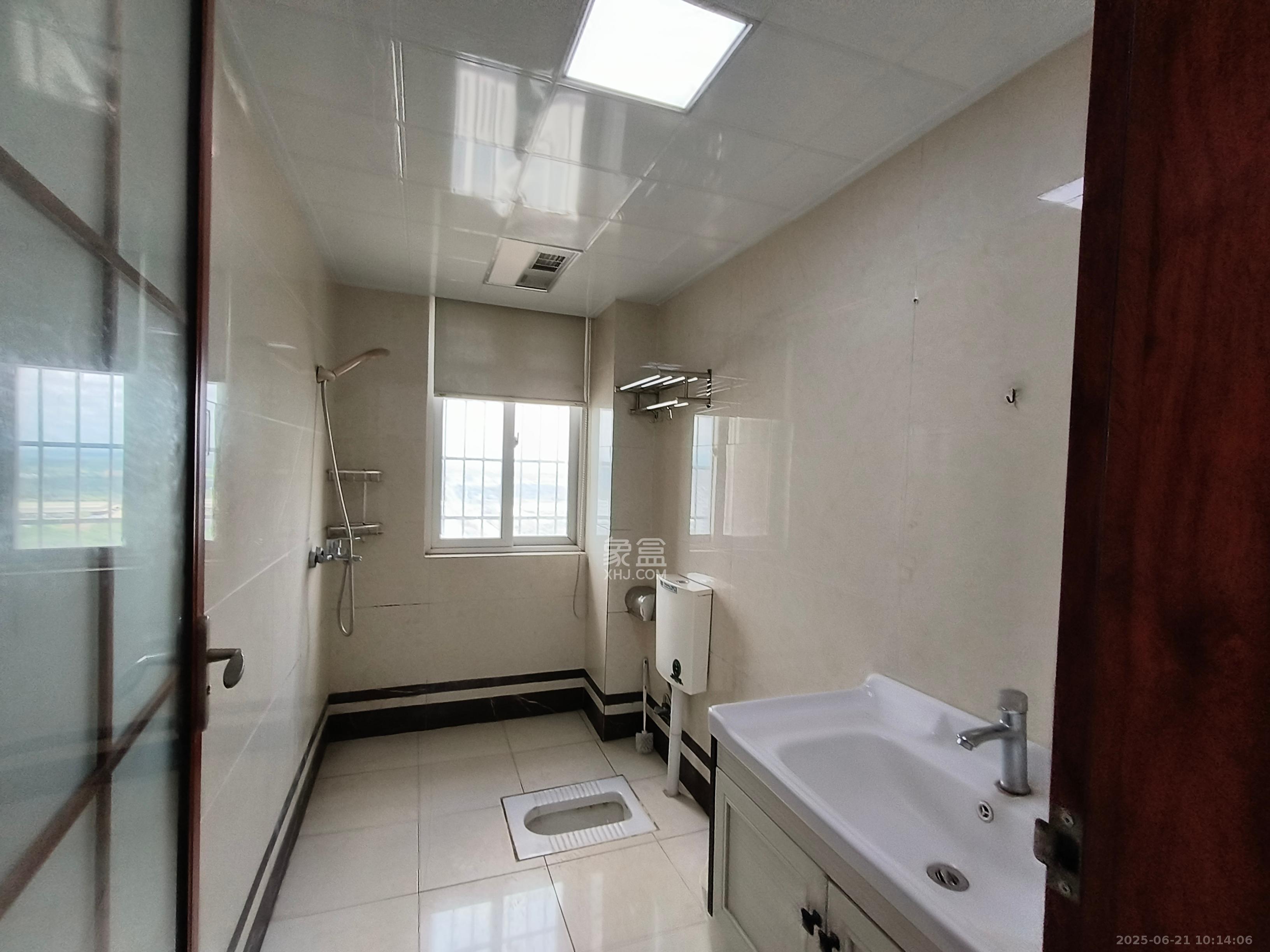 光明城市(星辰青年城) 5室2厅2卫 2200.0元/月 光明城市(星辰青年城) 5室2厅2卫 2200.0元/月室内图