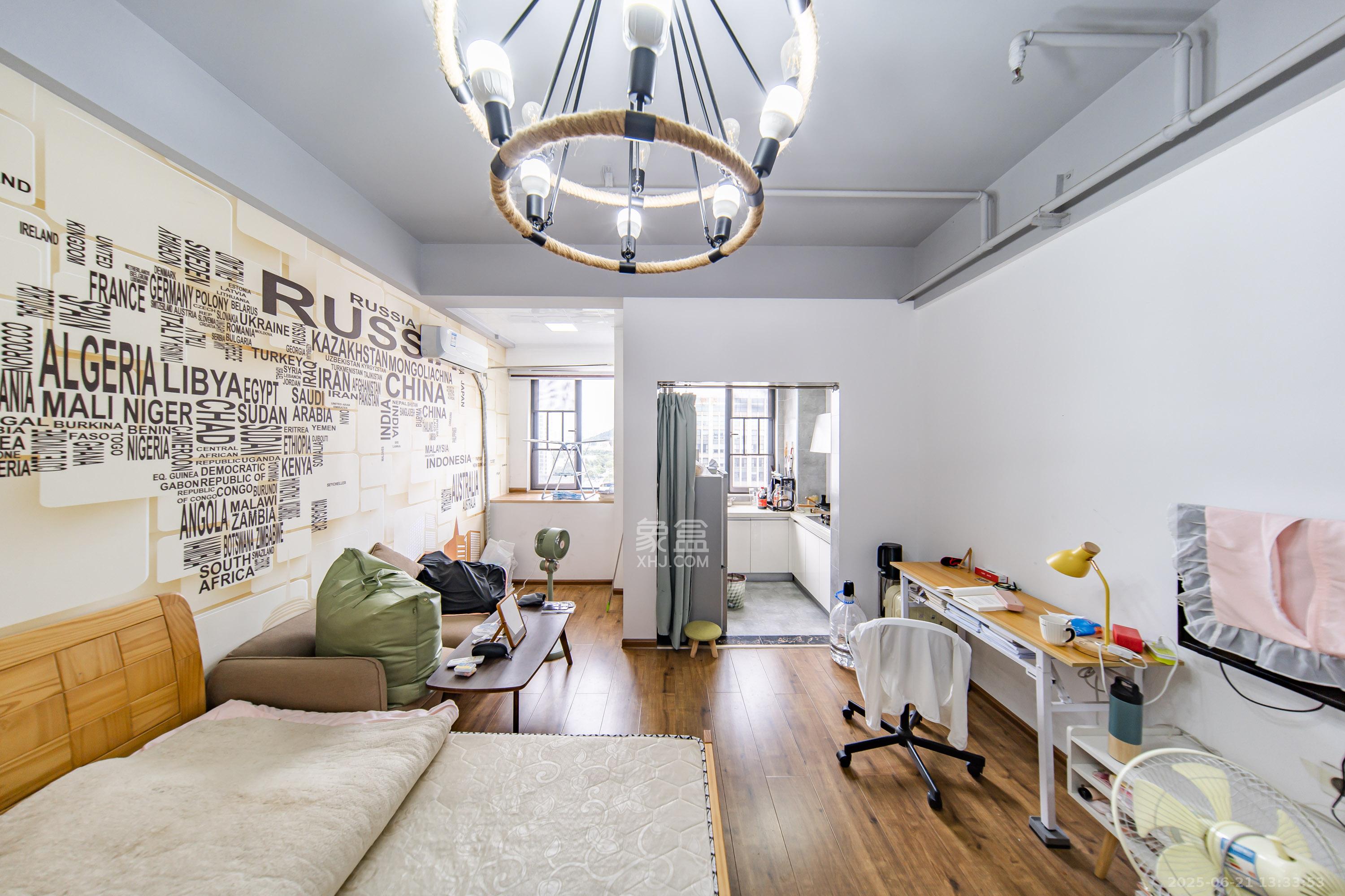 中南壹号院 1室1厅1卫 32.0万 中南壹号院 1室1厅1卫 32.0万客厅