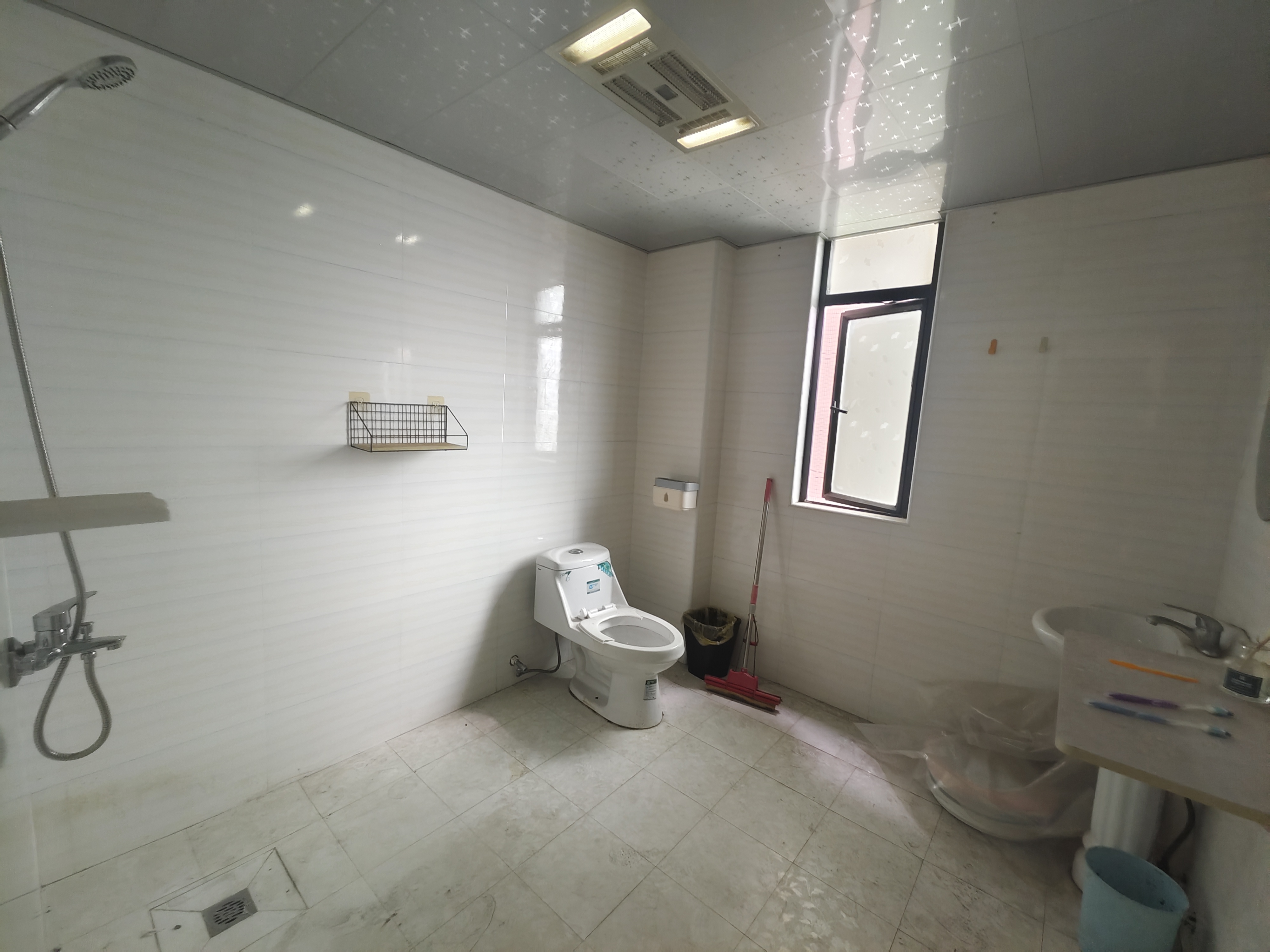 汇景花园 3室2厅2卫 2200.0元/月 汇景花园 3室2厅2卫 2200.0元/月室内图