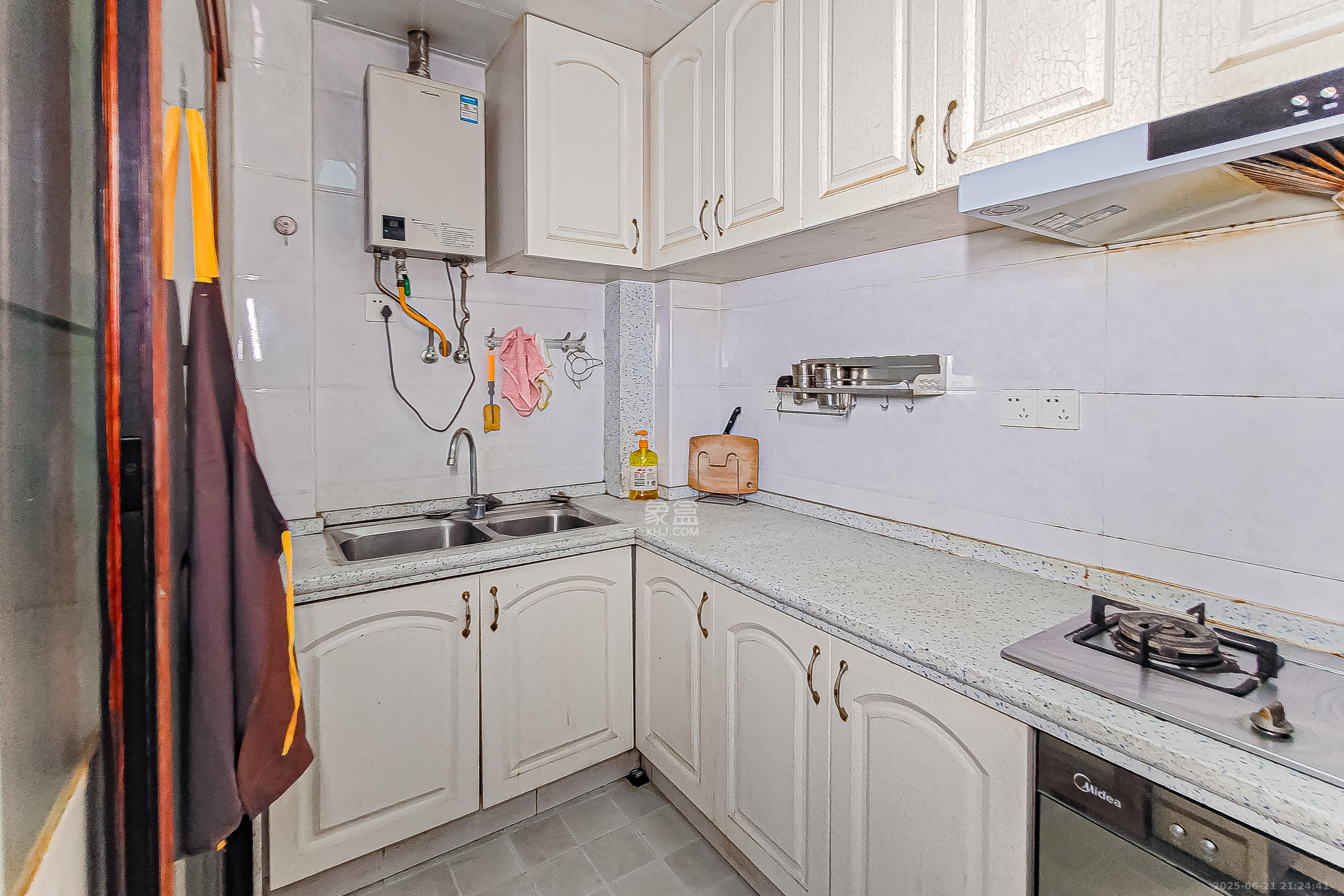 海伦春天 2室2厅2卫 49.8万 海伦春天 2室2厅2卫 49.8万厨房