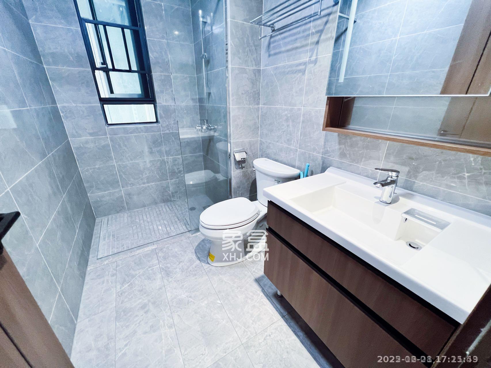 卓越中寰  3室2厅2卫   4800.00元/月室内图