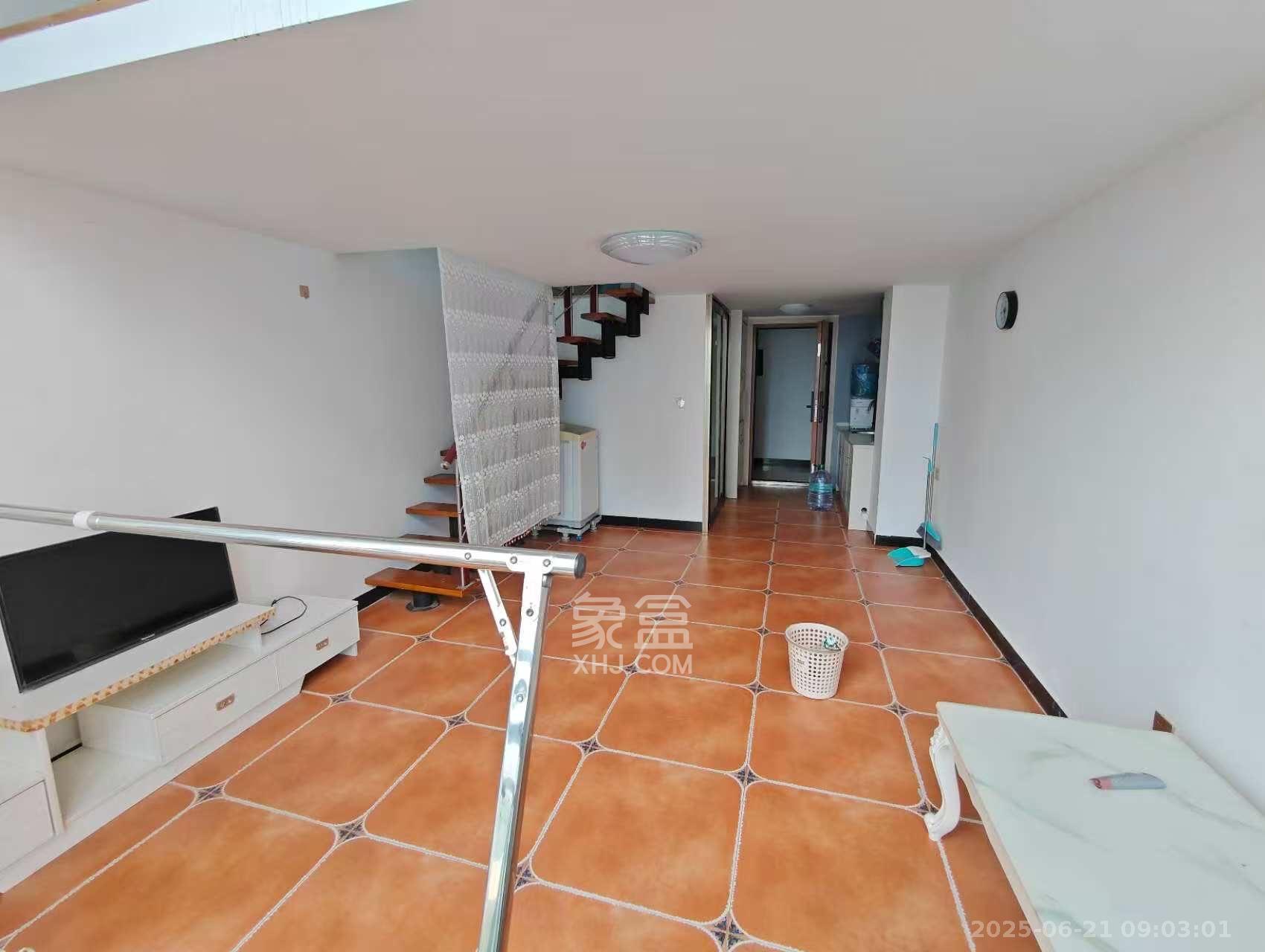 洋湖时代  1室1厅1卫    1300.0元/月室内图