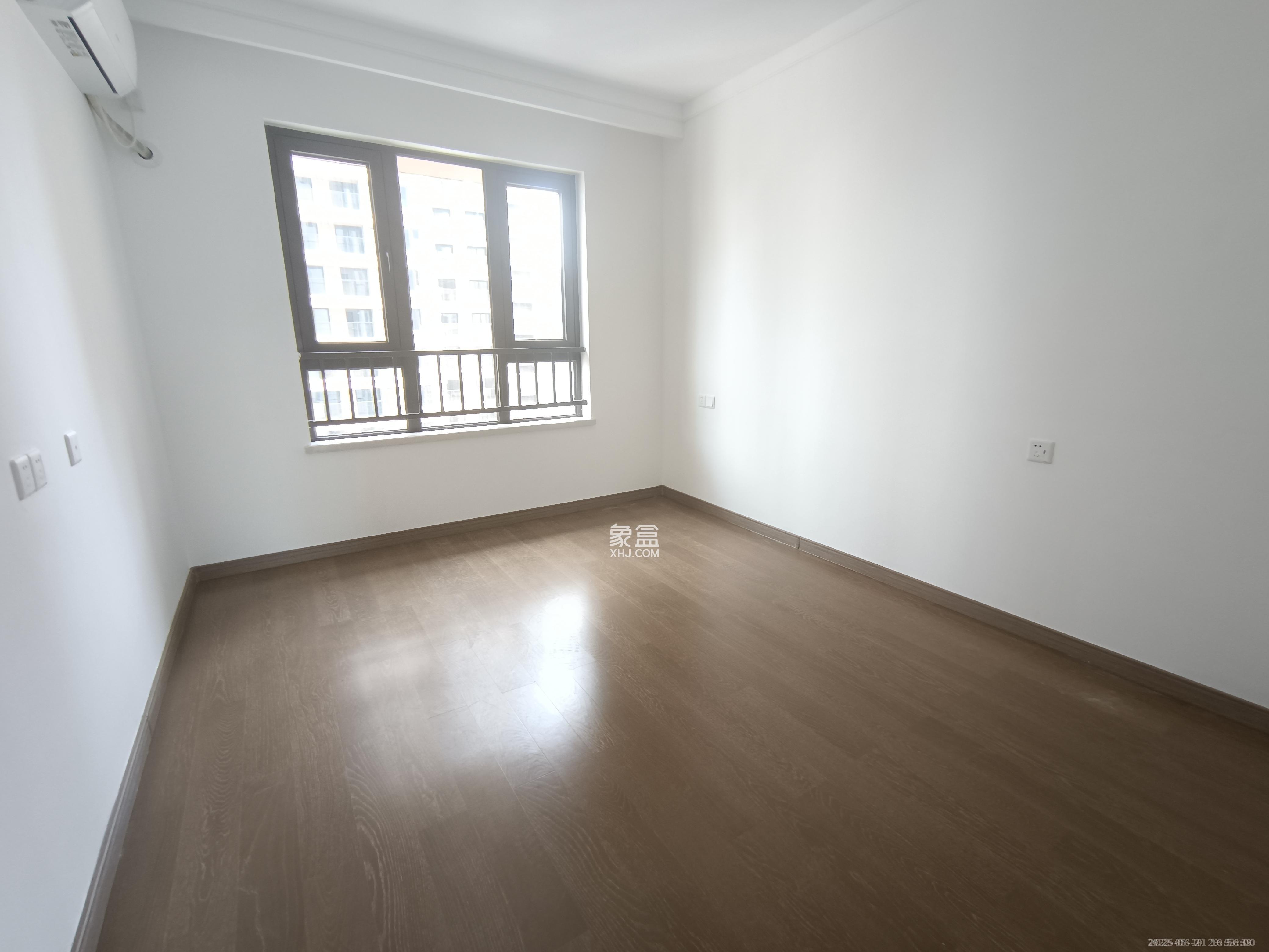 龙湖铂金中心(龙湖春江郦城) 3室2厅2卫 5000.0元/月 龙湖铂金中心(龙湖春江郦城) 3室2厅2卫 5000.0元/月室内图