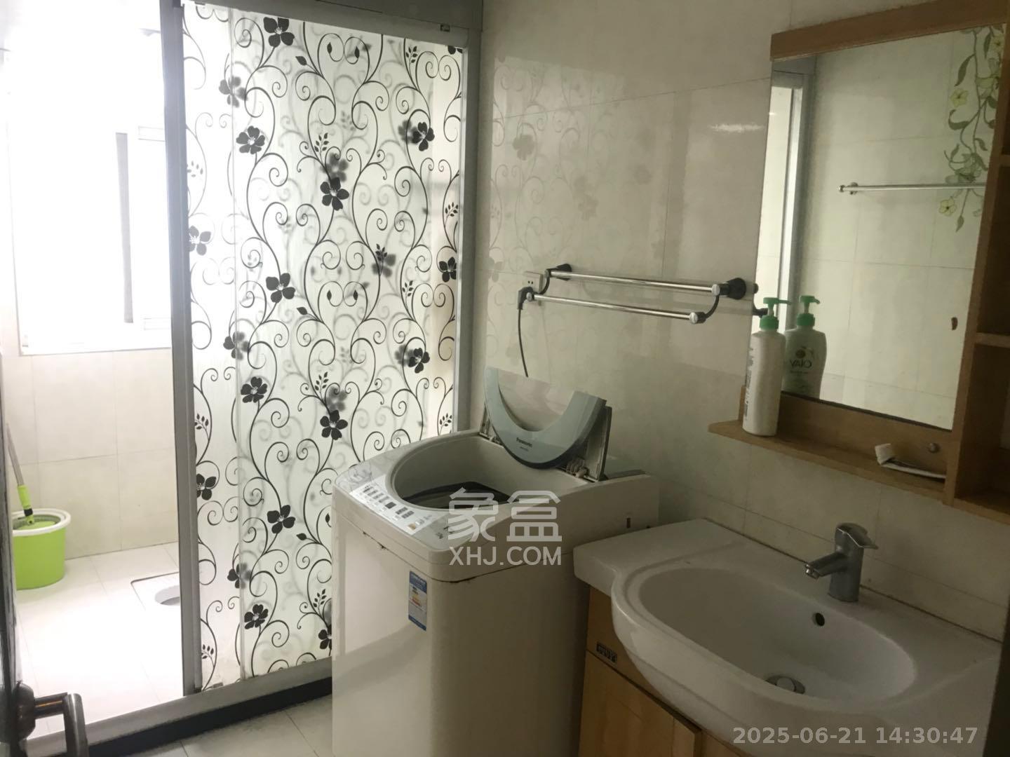 嘉盛华庭（一期、二期、三期）  3室2厅2卫    3000.0元/月室内图