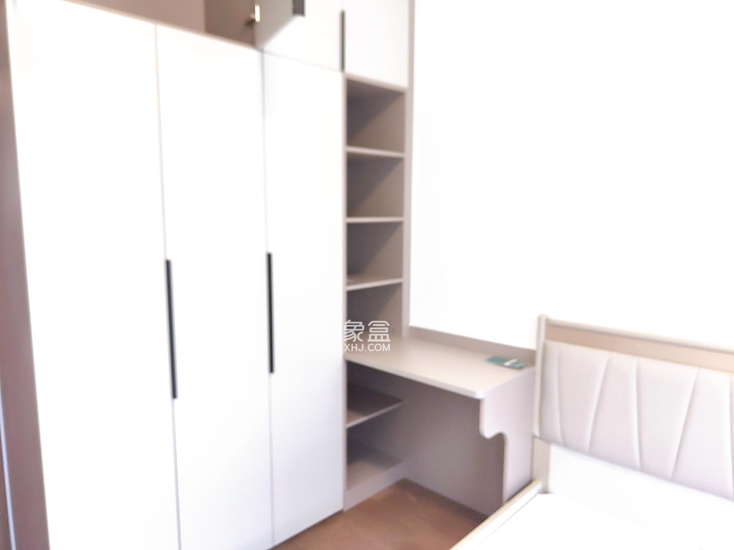 卓越中寰  4室2厅1卫   8000.00元/月室内图