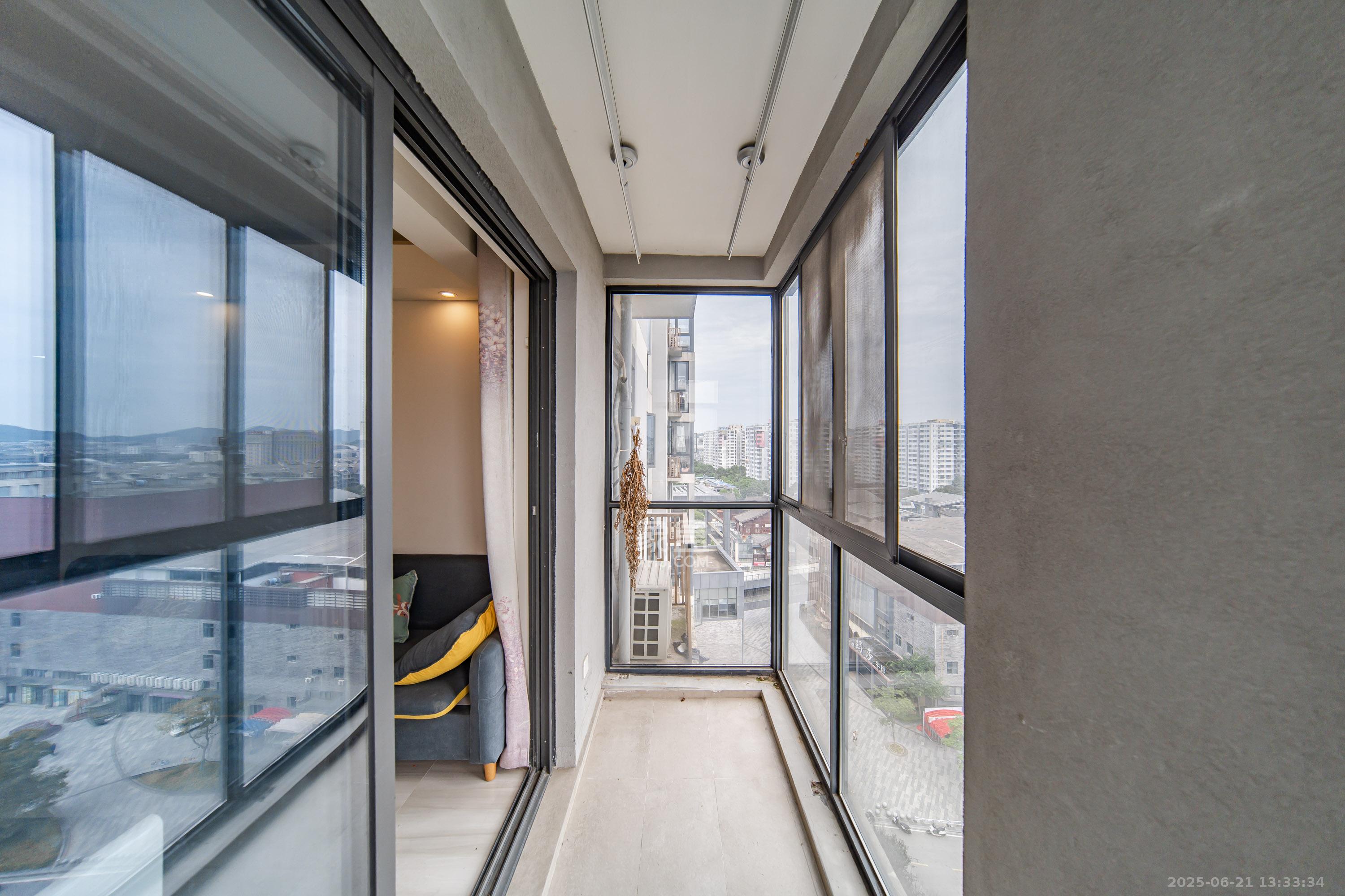 阳光100一期、四五期  3室2厅1卫    95.0万阳台