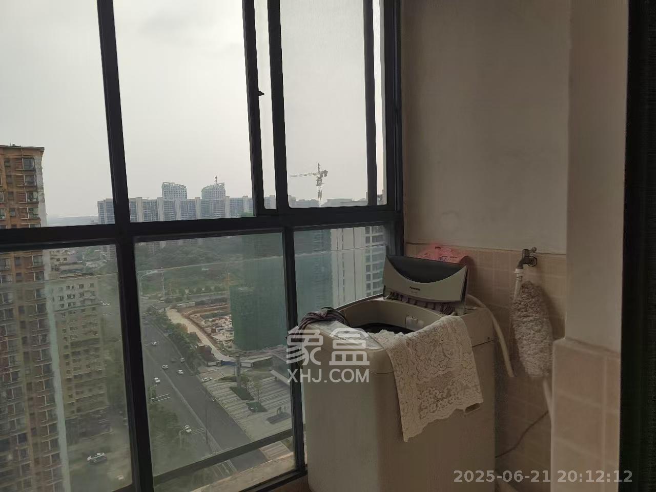 标志浪漫满屋(枫景公寓) 2室2厅1卫 1900.0元/月 标志浪漫满屋(枫景公寓) 2室2厅1卫 1900.0元/月室内图