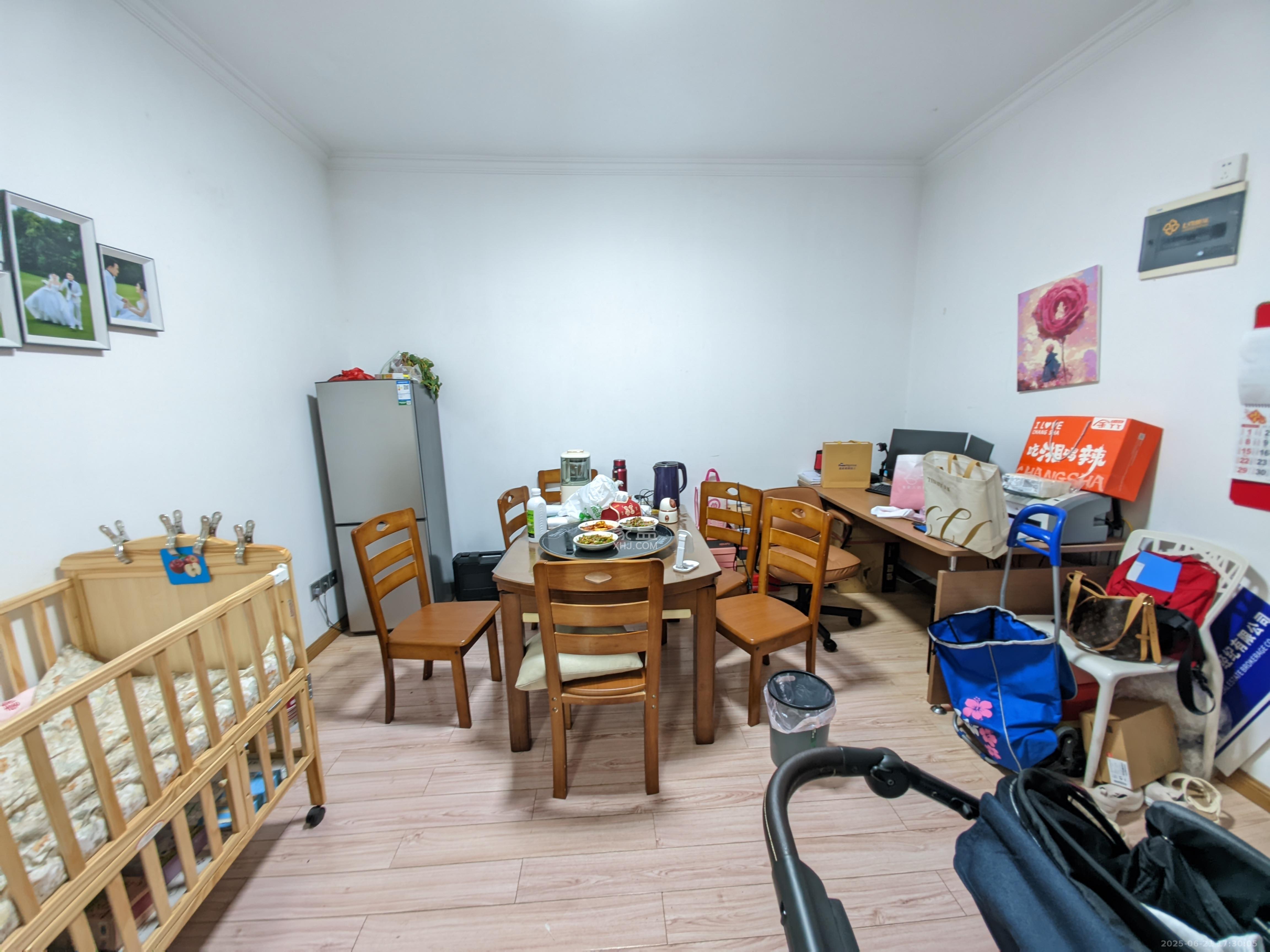 上河国际F座  2室1厅1卫   2300.00元/月室内图