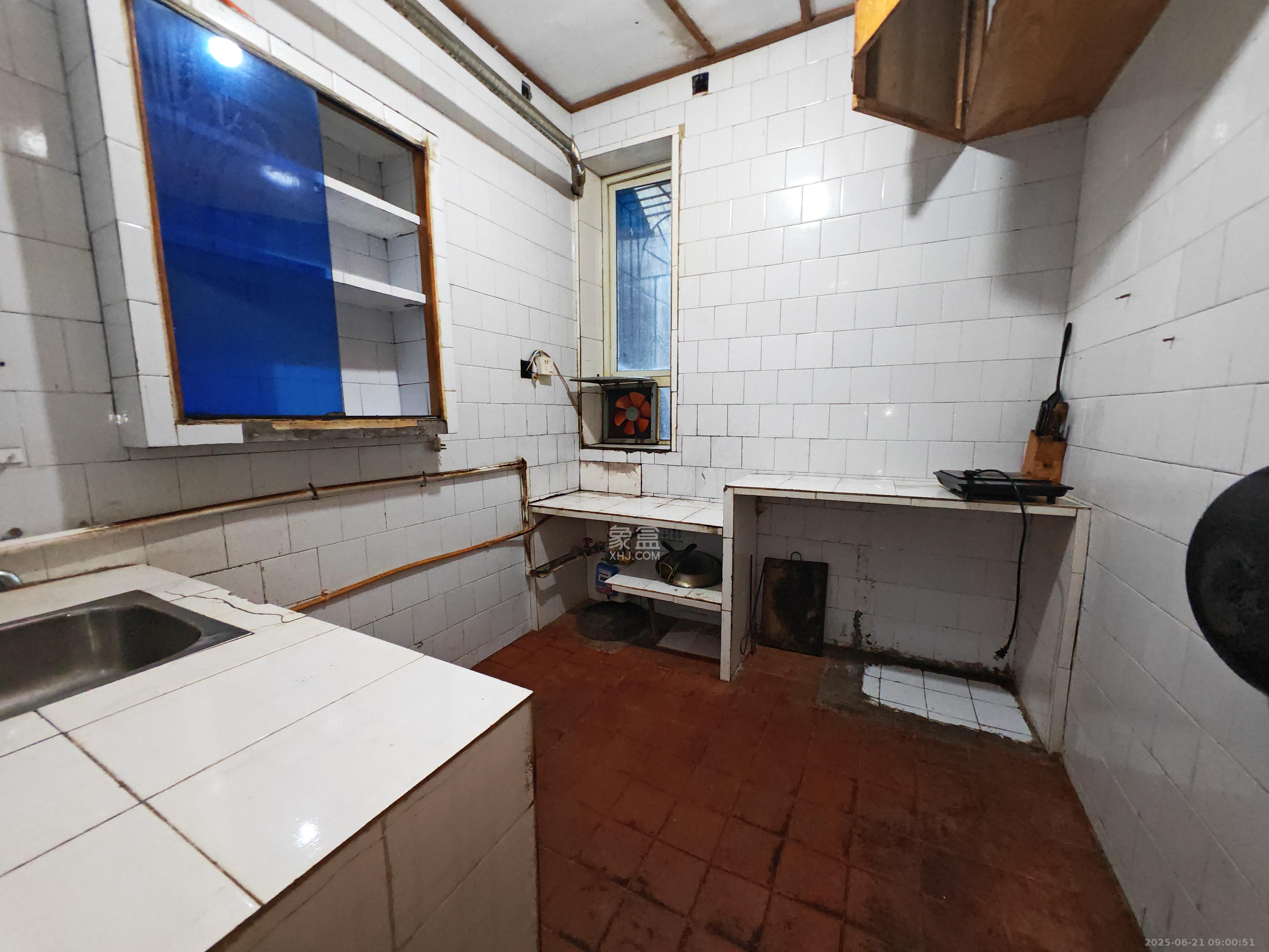 赛福尔公寓 3室1厅1卫 1000.0元/月 赛福尔公寓 3室1厅1卫 1000.0元/月室内图