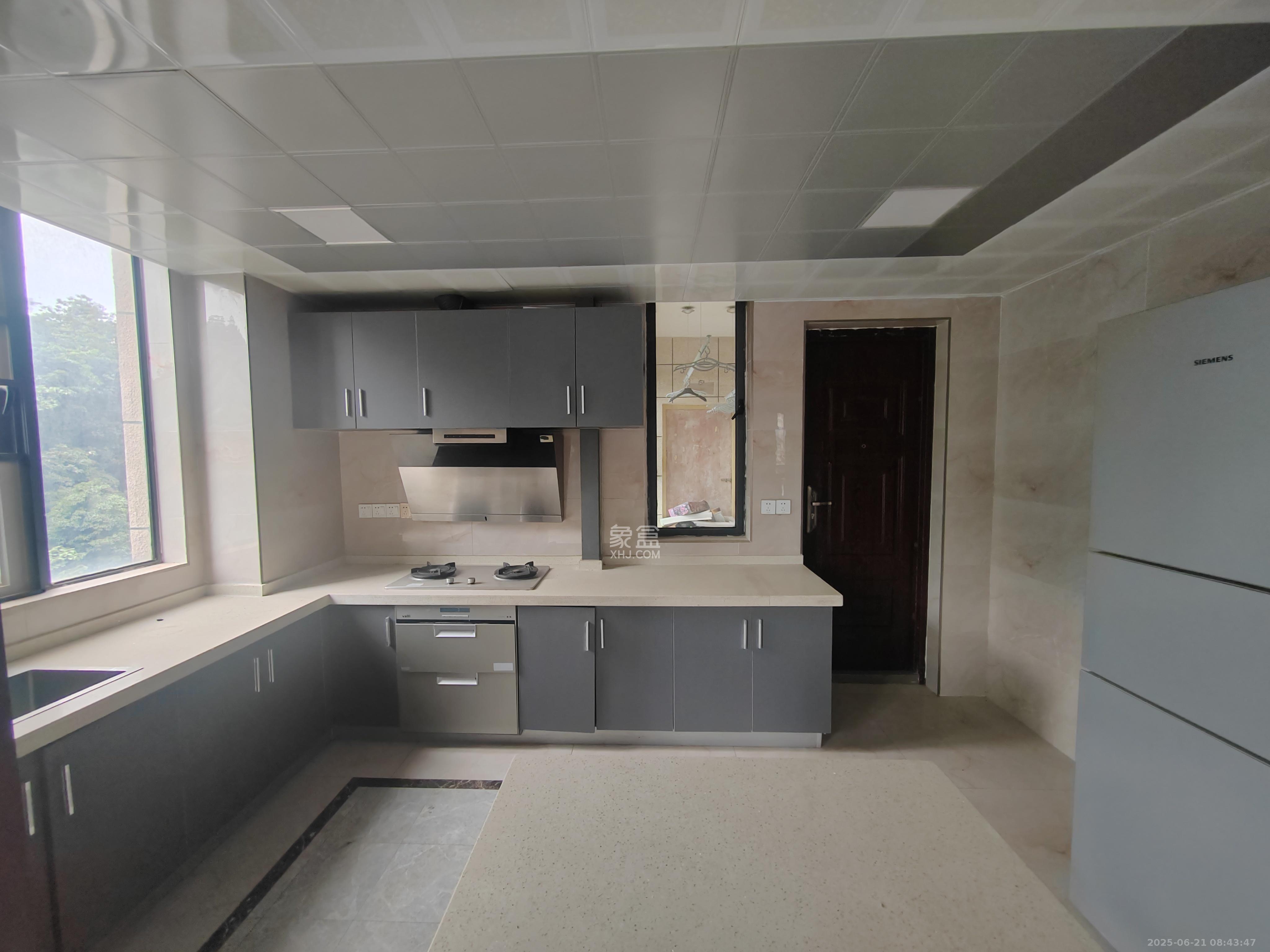 保利城(中航城国际社区、郡原美村) 4室2厅1卫 3800.0元/月 保利城(中航城国际社区、郡原美村) 4室2厅1卫 3800.0元/月室内图