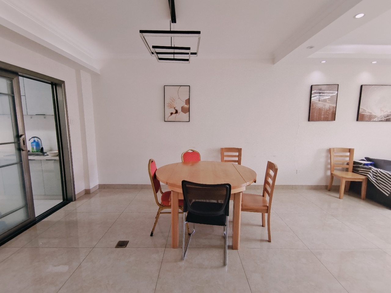 桂苑金山国际 3室2厅1卫 2000.0元/月 桂苑金山国际 3室2厅1卫 2000.0元/月室内图