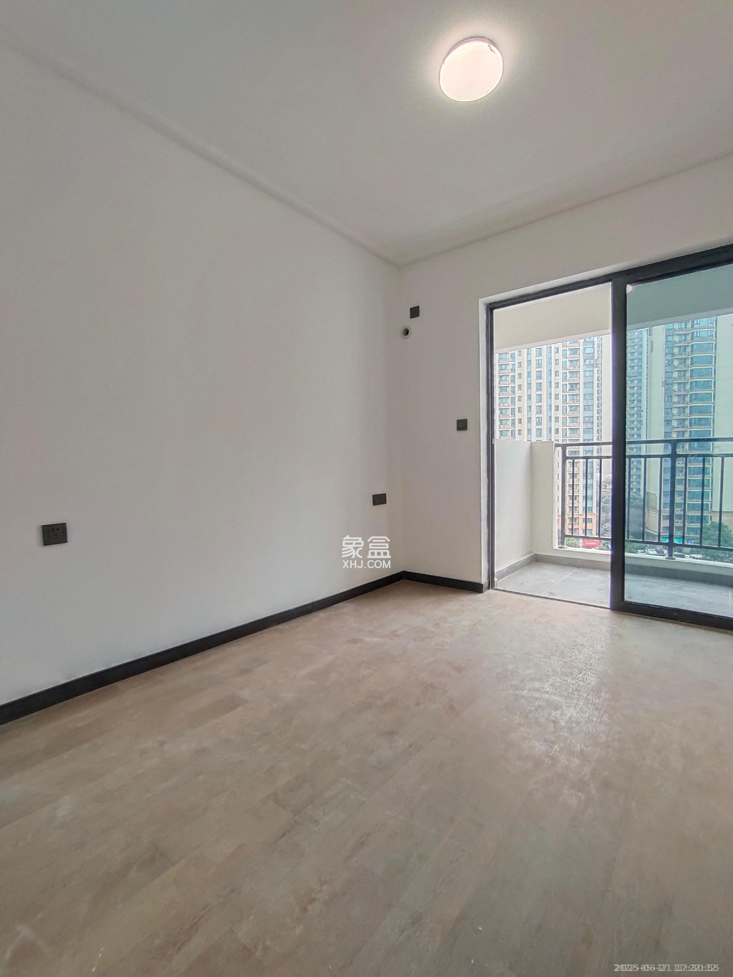 卓越中寰 3室2厅2卫 4800.0元/月 卓越中寰 3室2厅2卫 4800.0元/月室内图