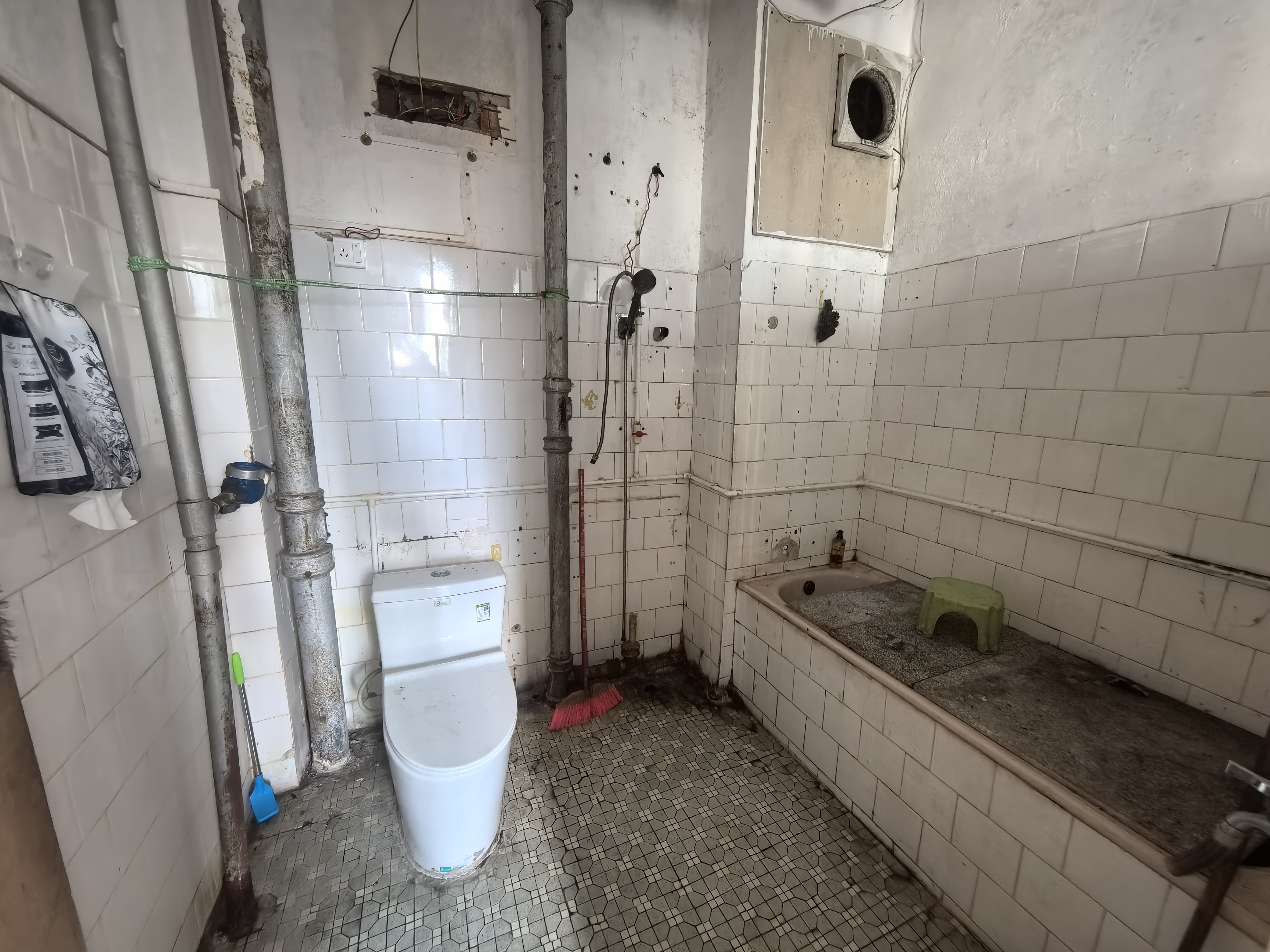 金海大院  3室2厅1卫    78.0万 金海大院  3室2厅1卫    78.0万客厅