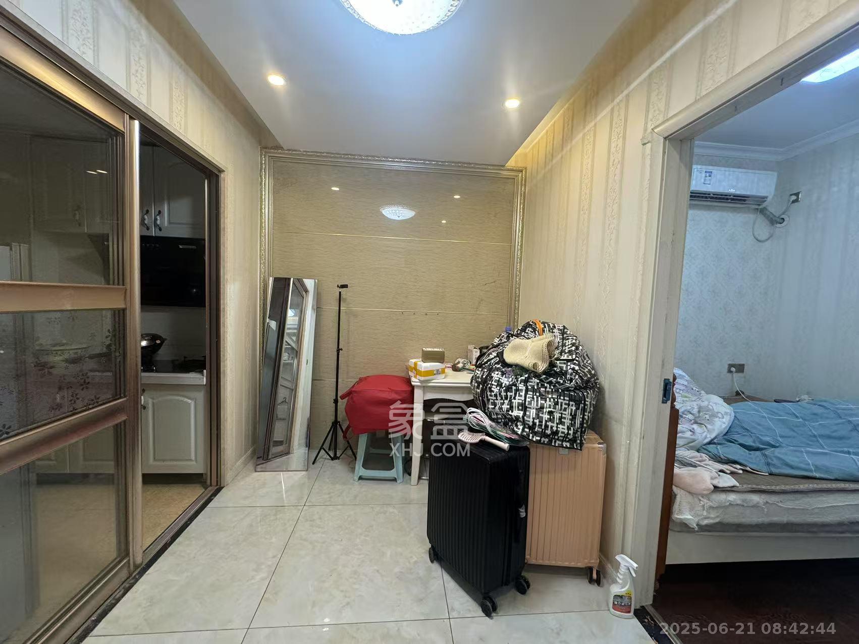 泊爱蓝湾  2室1厅1卫   2100.00元/月室内图