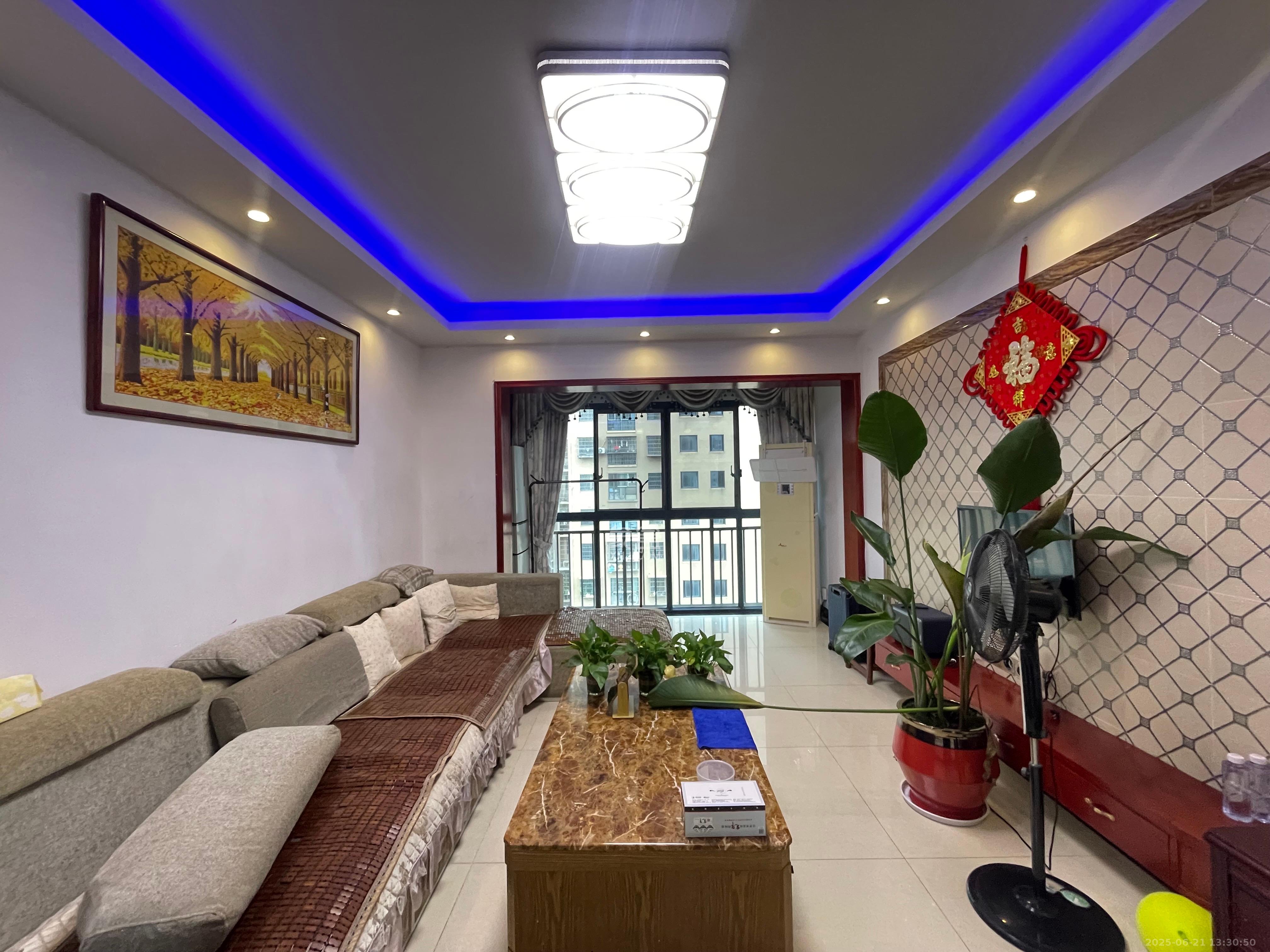 紫御江山  3室2厅1卫   2600.00元/月室内图1