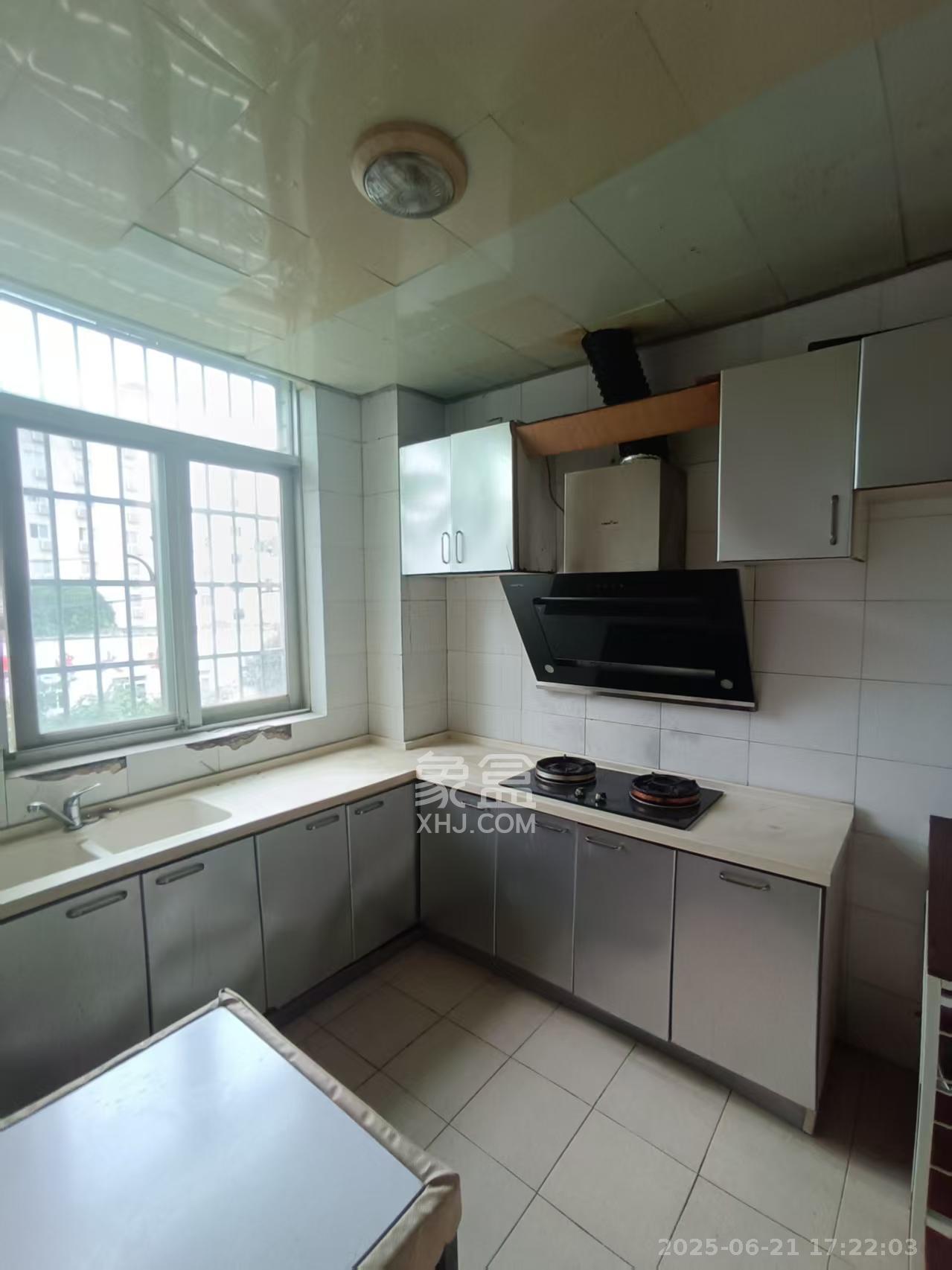 洞井一小区  3室2厅2卫    2000.0元/月室内图