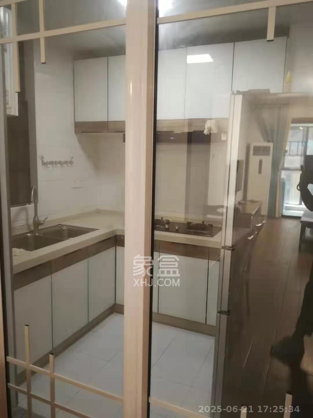 卓越浅水湾  3室2厅1卫   2500.00元/月室内图