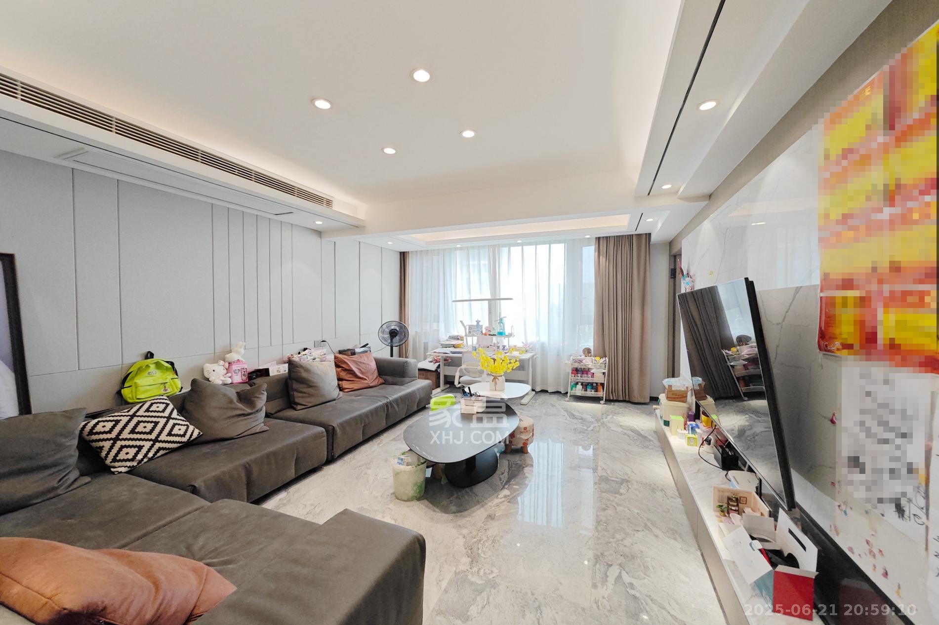 建发中央悦府  5室2厅2卫   225.00万客厅