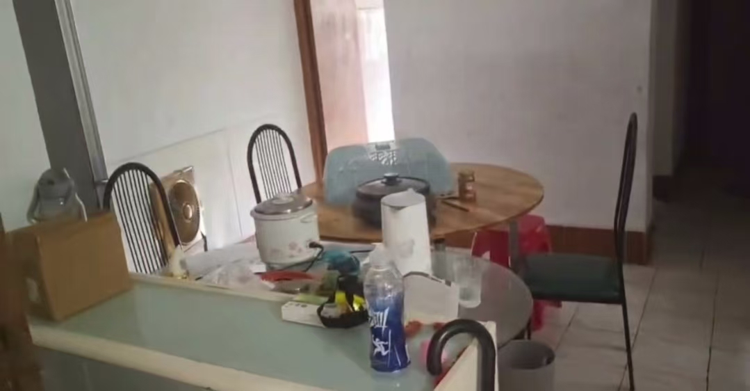 龙舌坡司法厅宿舍 1室0厅0卫 76.0万 龙舌坡司法厅宿舍 1室0厅0卫 76.0万室内图